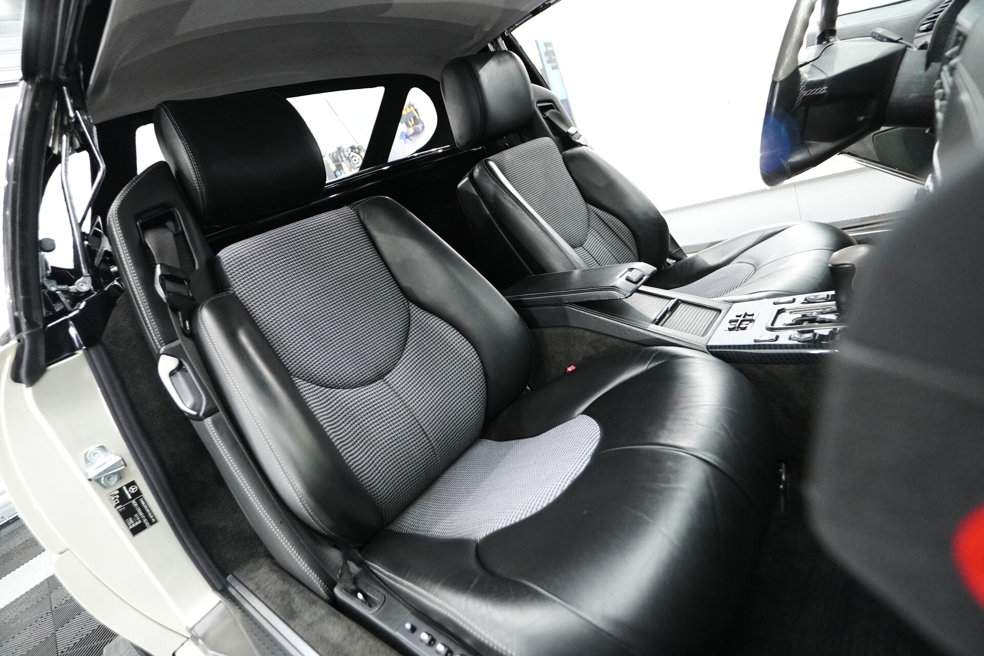 Mercedes-Benz-R129-SL55-AMG-10