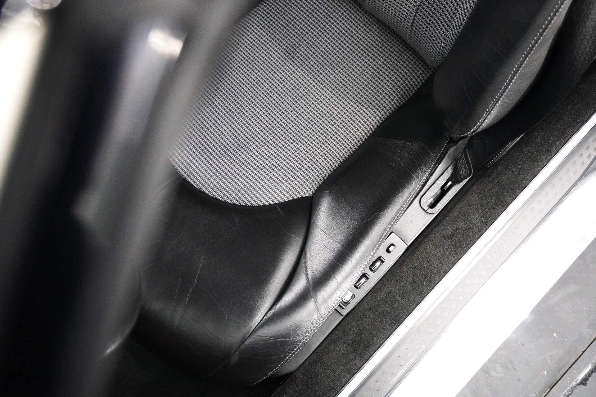 Mercedes-Benz-R129-SL55-AMG-13