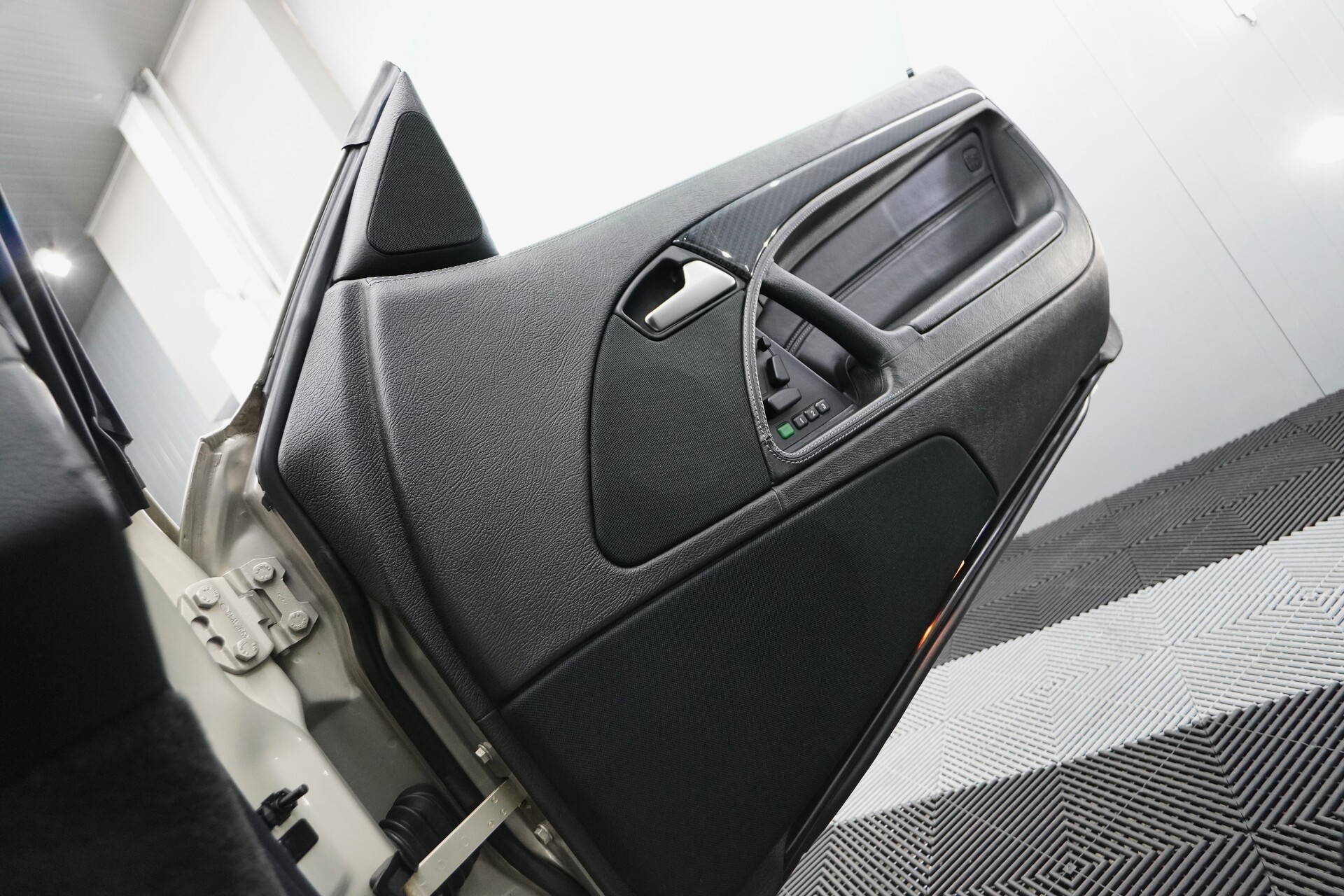 Mercedes-Benz-R129-SL55-AMG-16