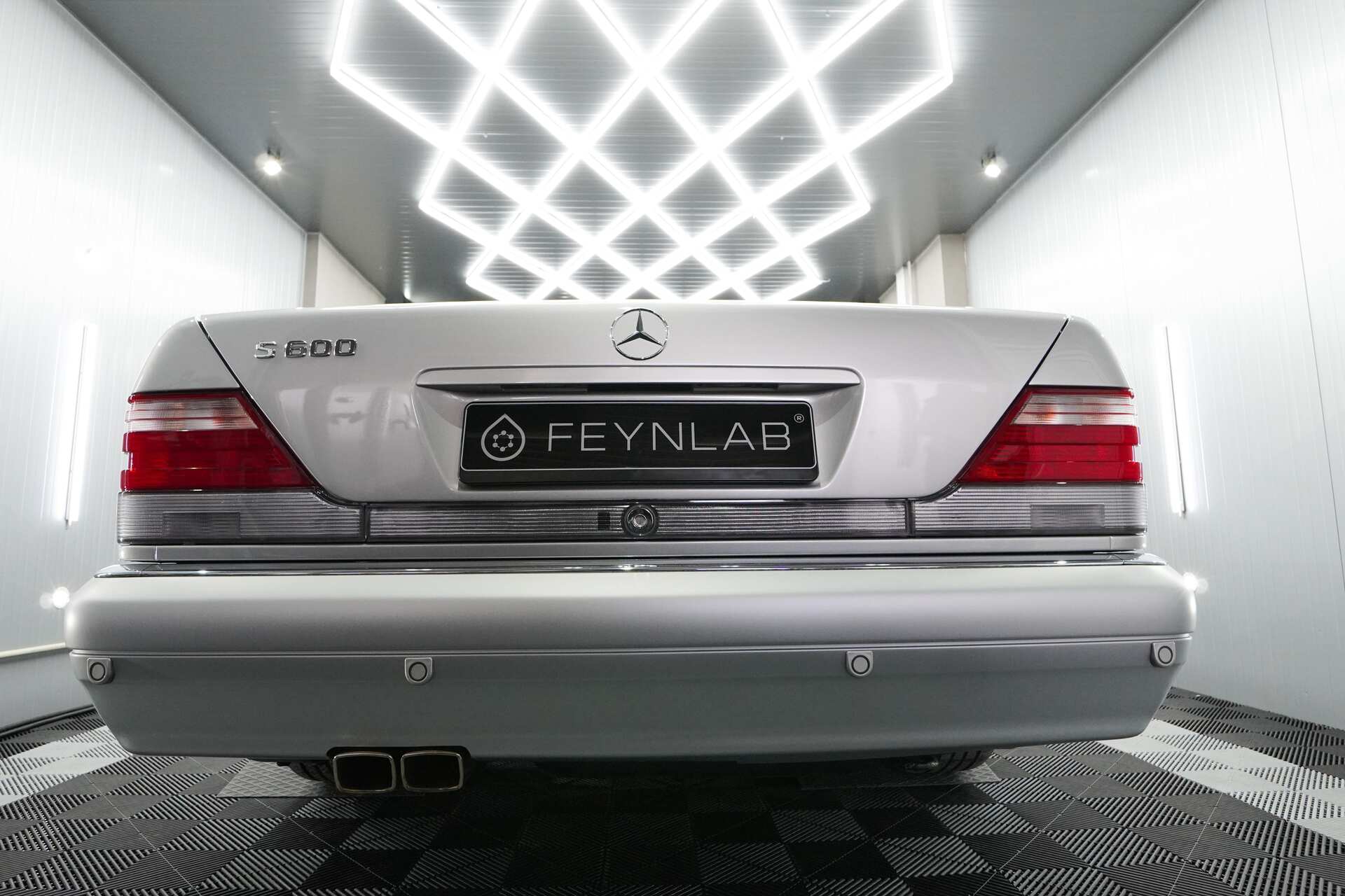 Mercedes-Benz-S600-14