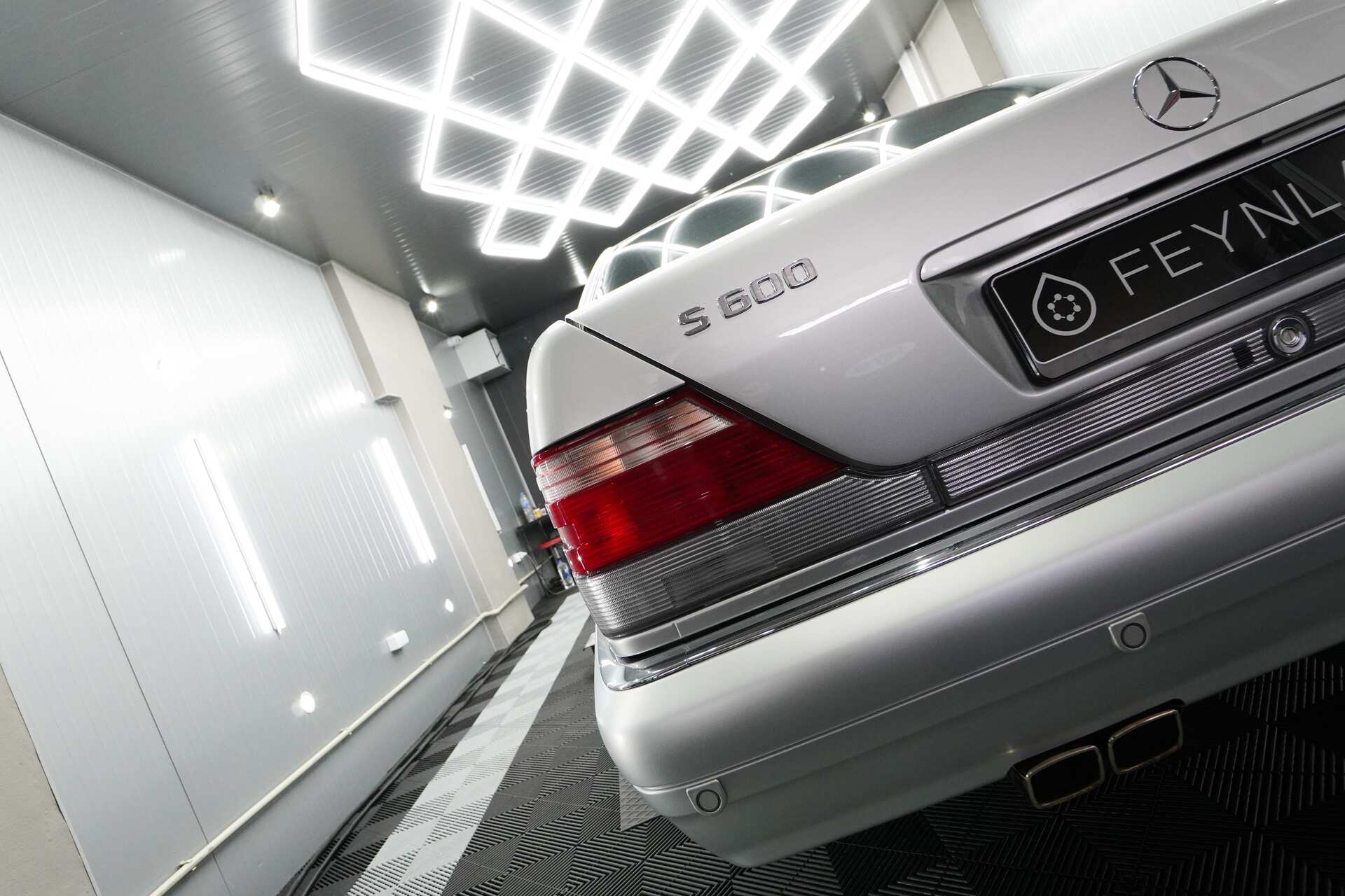 Mercedes-Benz-S600-15