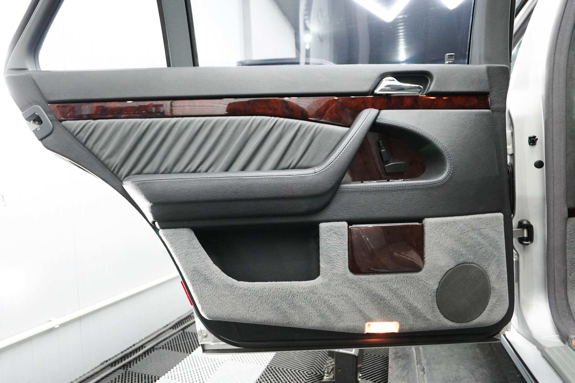 Mercedes-Benz-S600-19