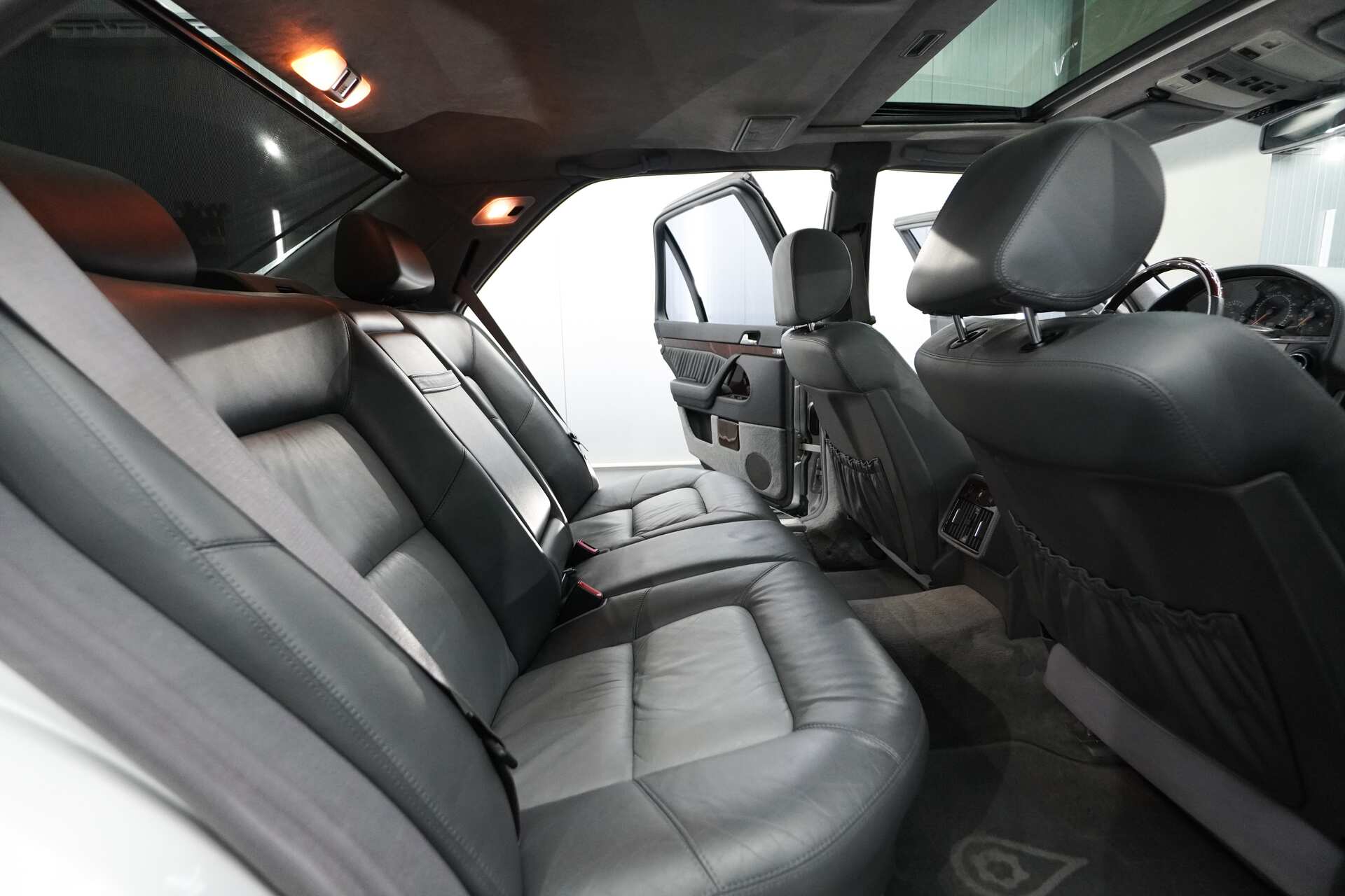 Mercedes-Benz-S600-22