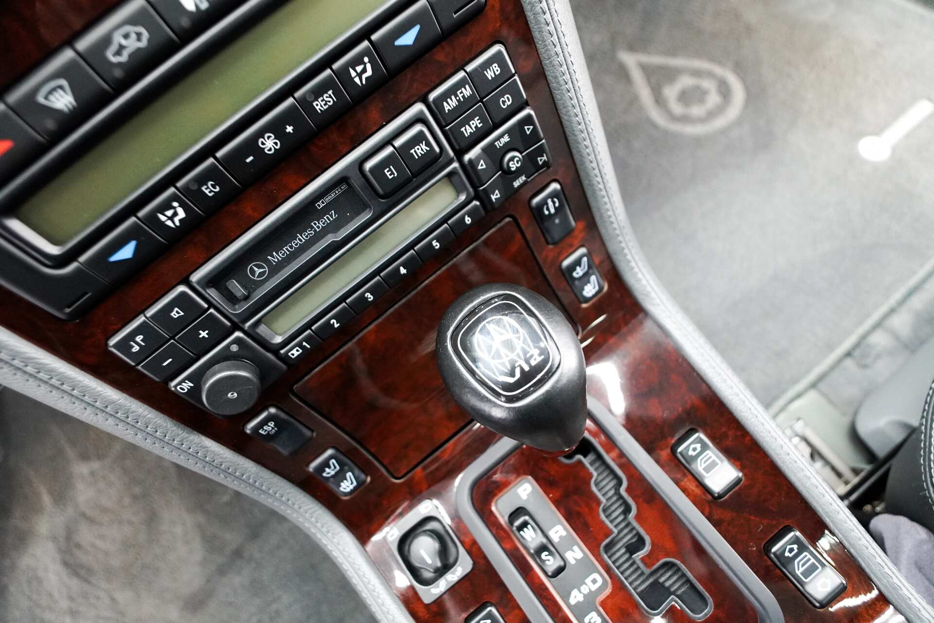 Mercedes-Benz-S600-24