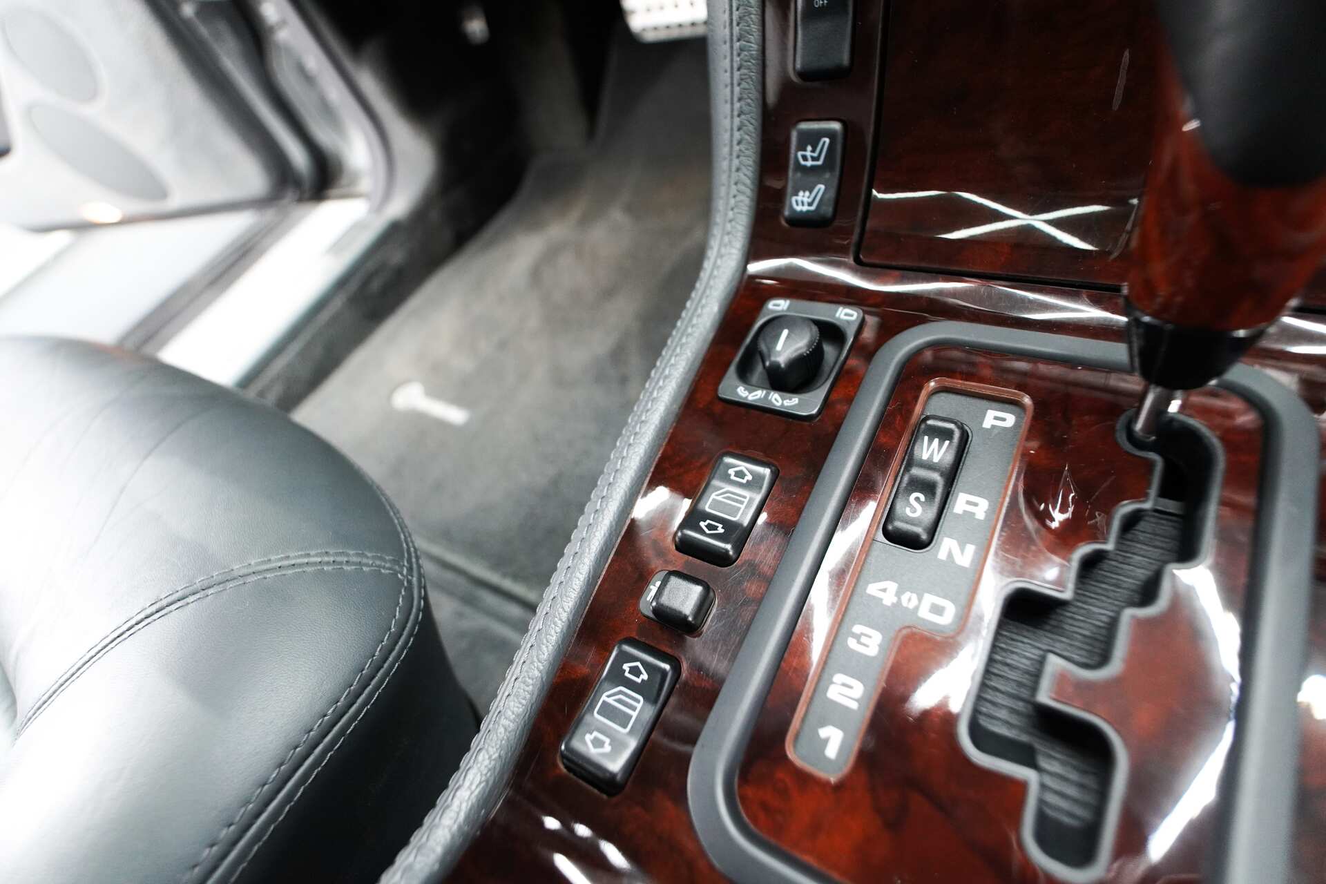 Mercedes-Benz-S600-25