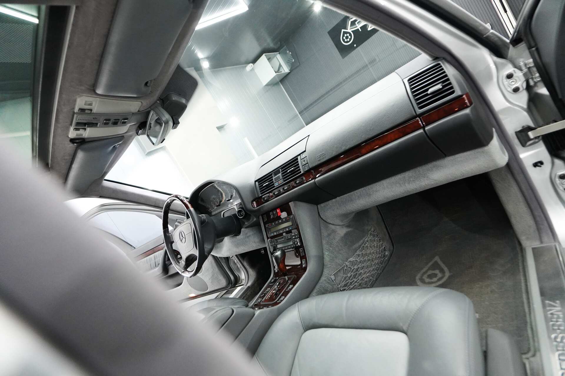 Mercedes-Benz-S600-30