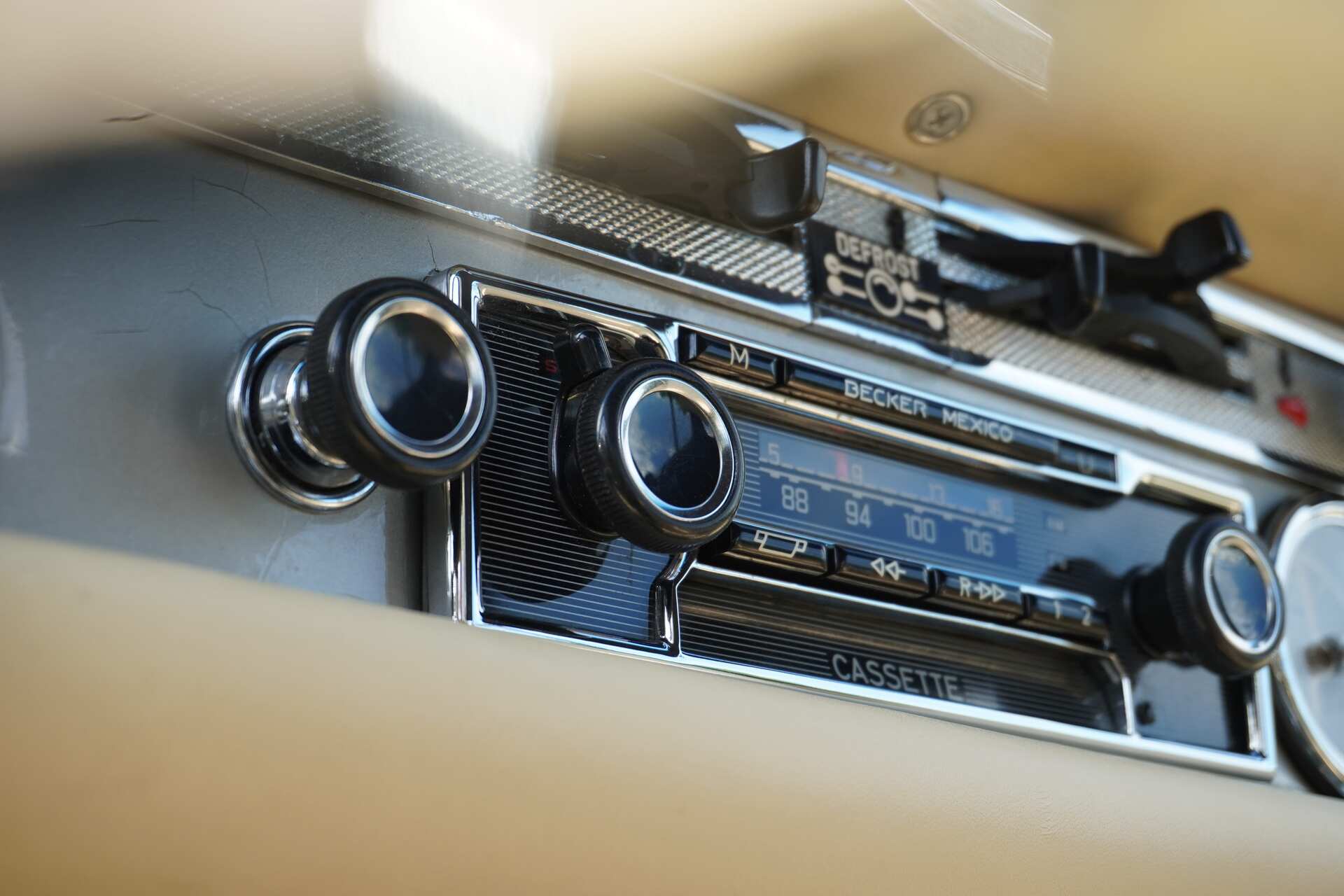 Mercedes-Benz-SL280-10