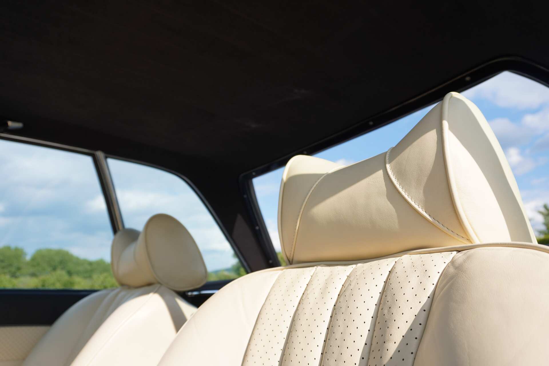 Mercedes-Benz-SL280-13