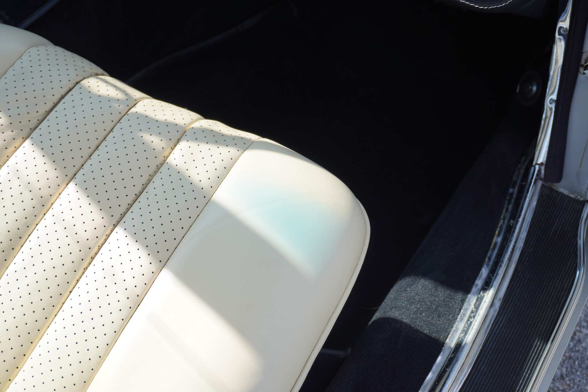 Mercedes-Benz-SL280-17