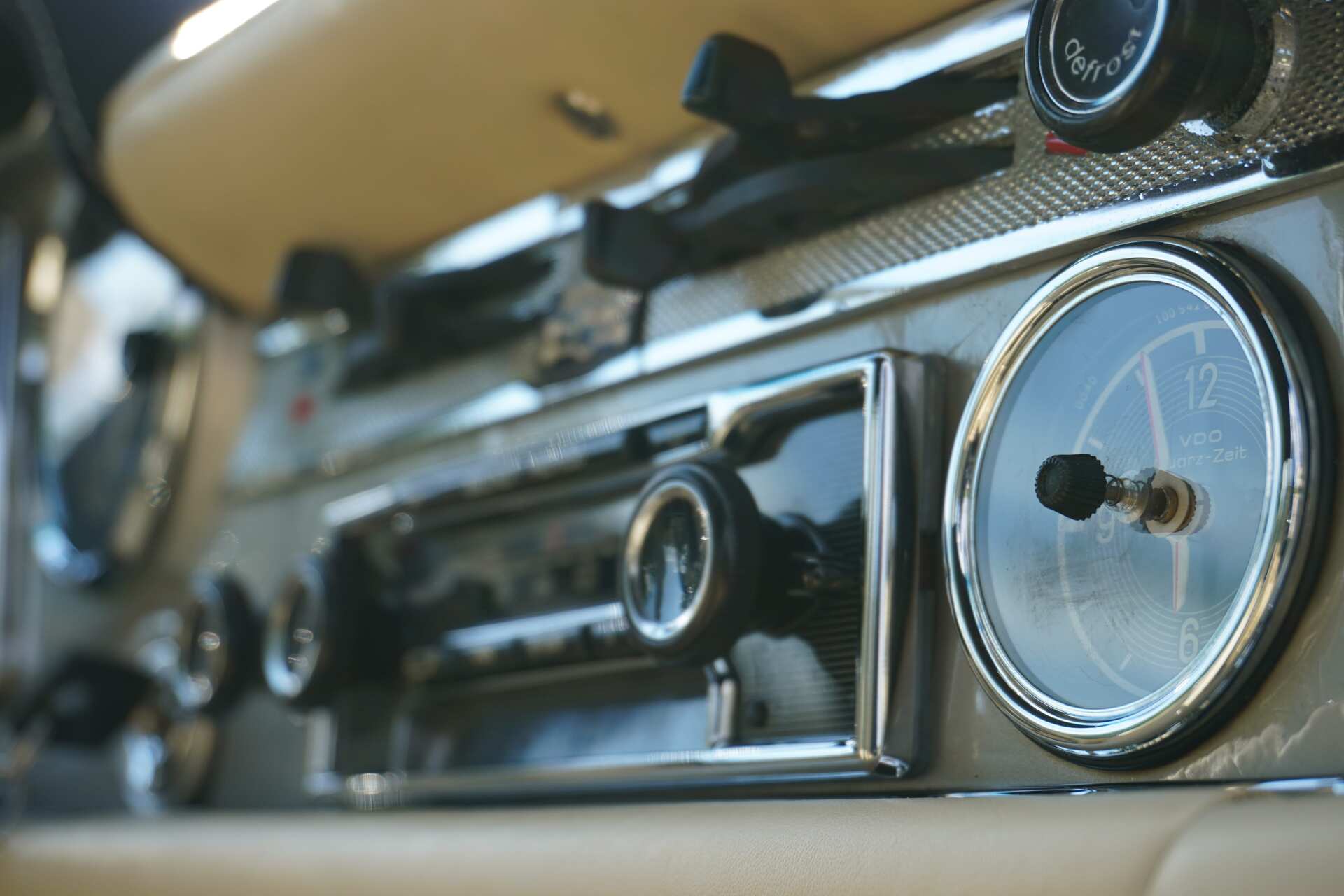 Mercedes-Benz-SL280-18