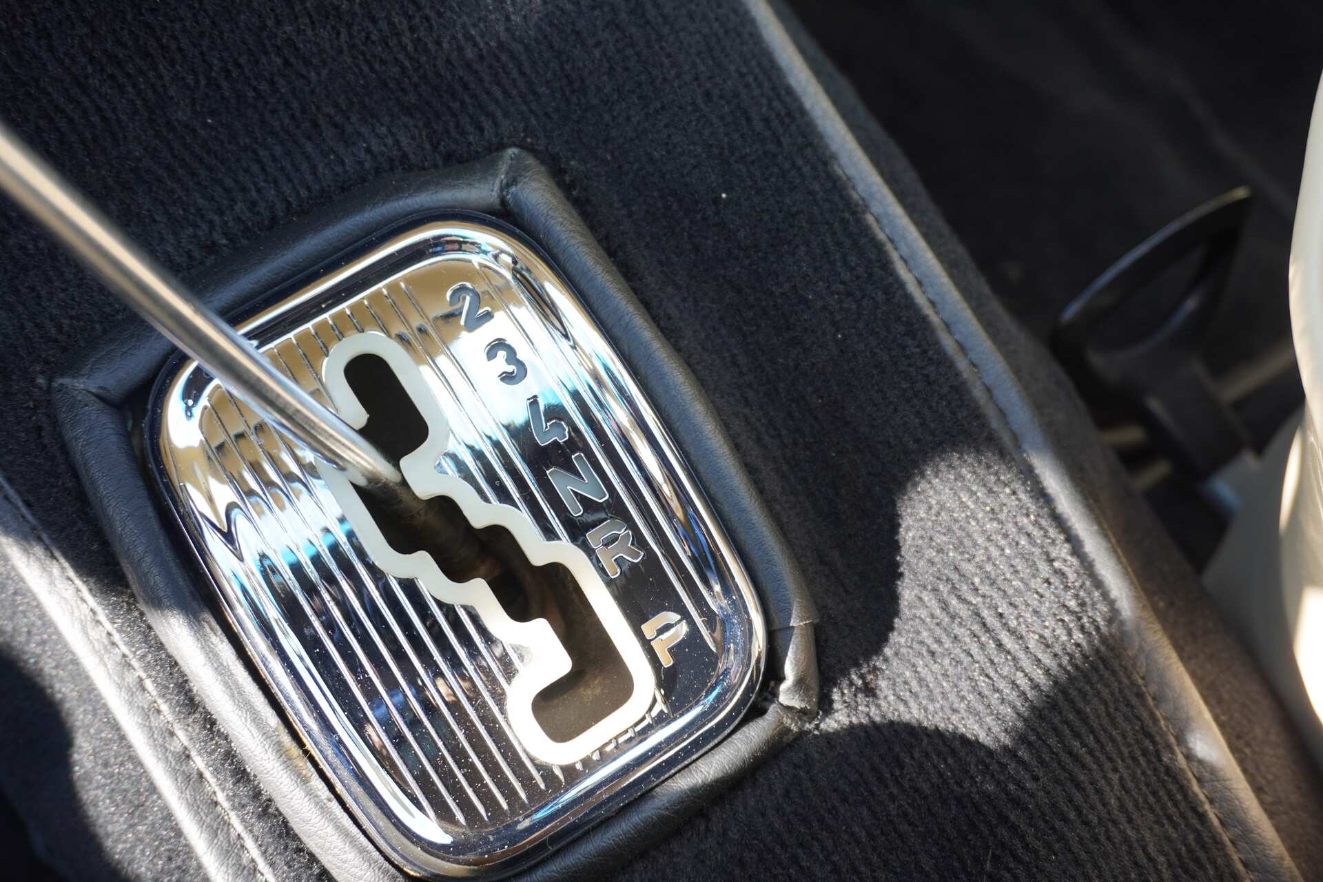 Mercedes-Benz-SL280-19