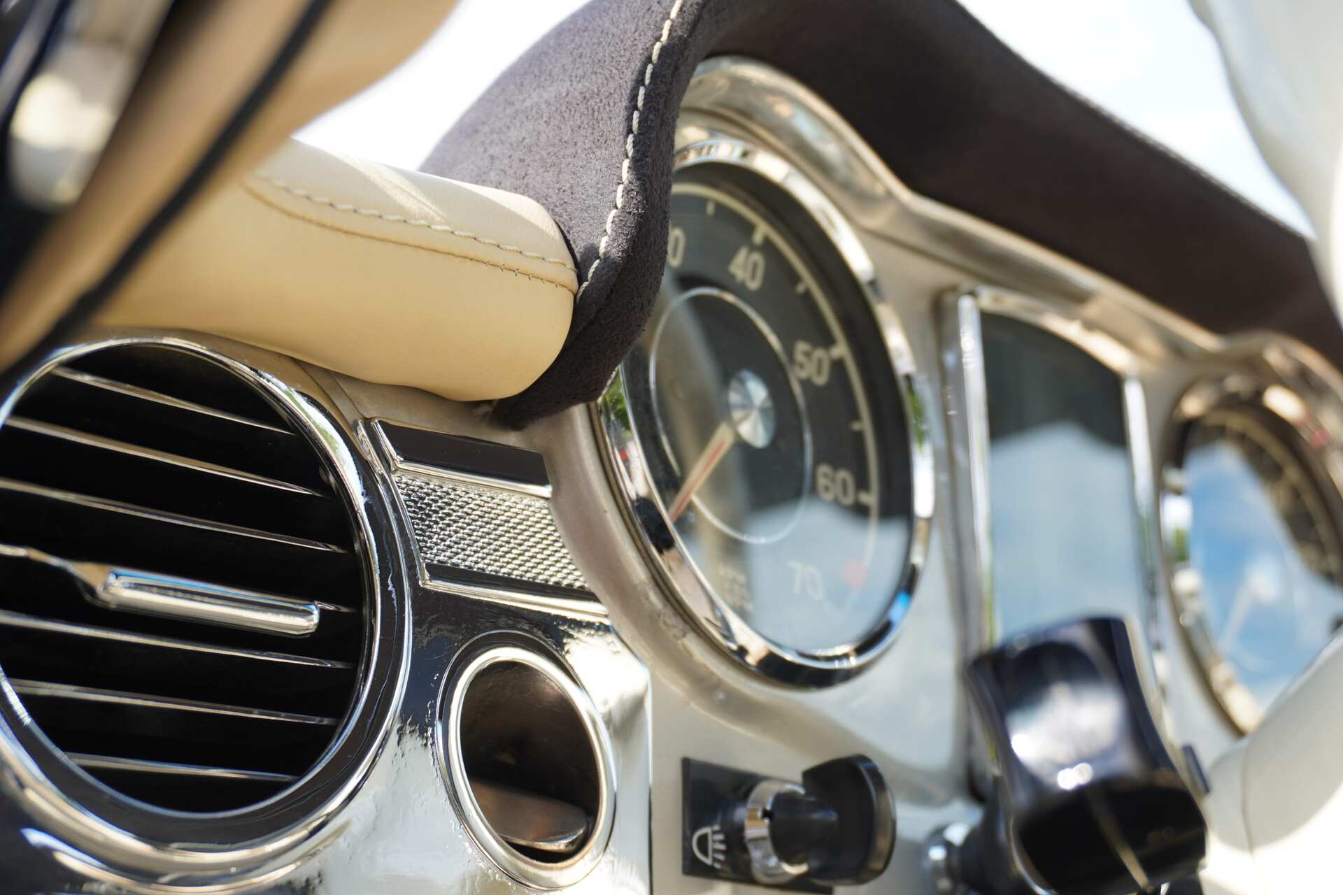 Mercedes-Benz-SL280-2