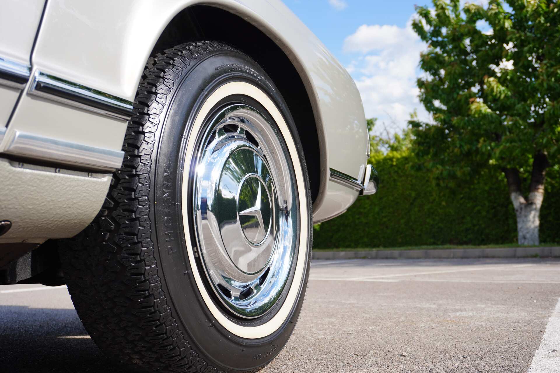 Mercedes-Benz-SL280-24