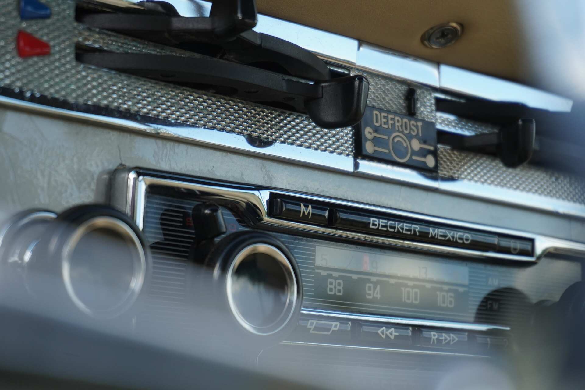 Mercedes-Benz-SL280-7