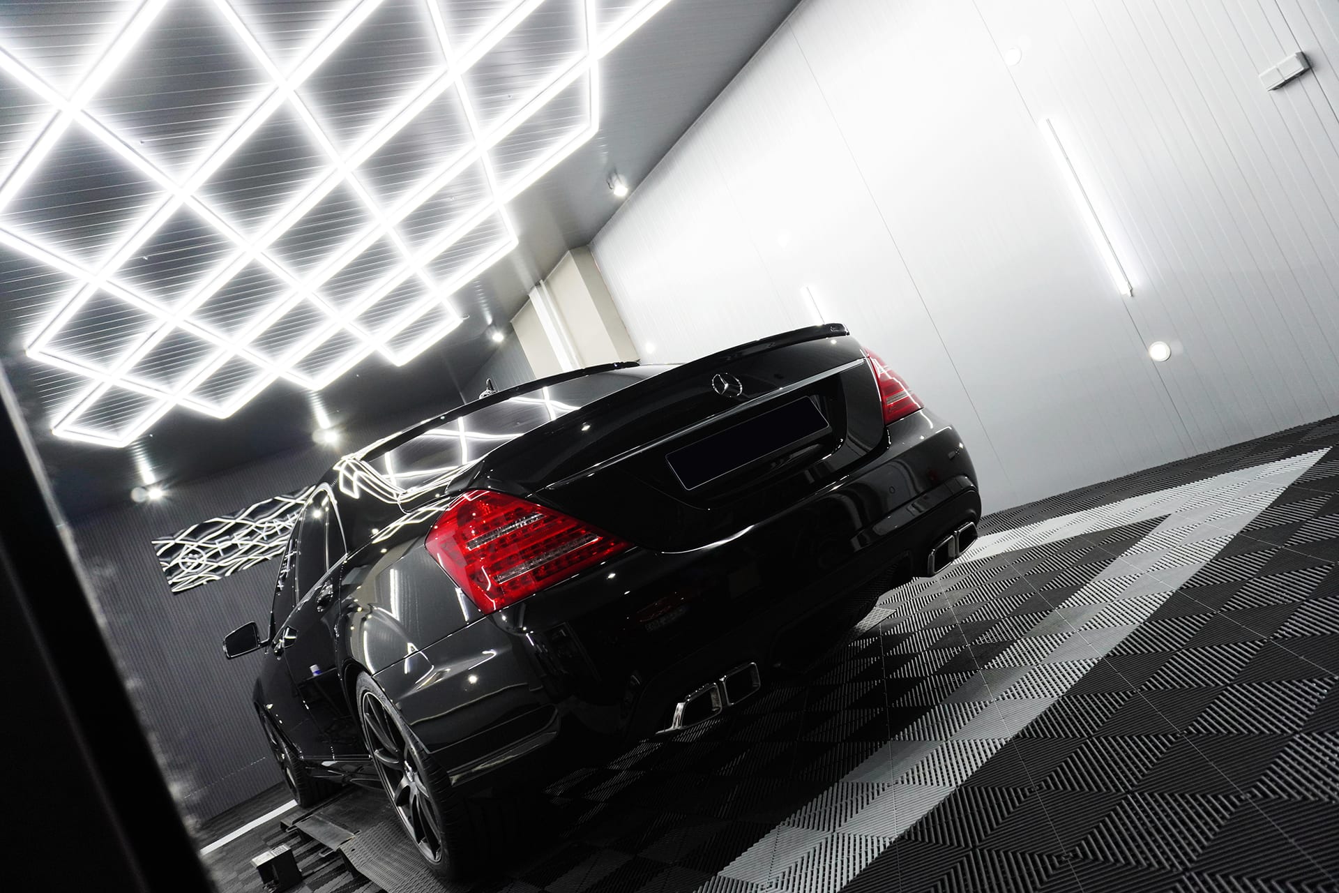 Mercedes-Benz-W221-2