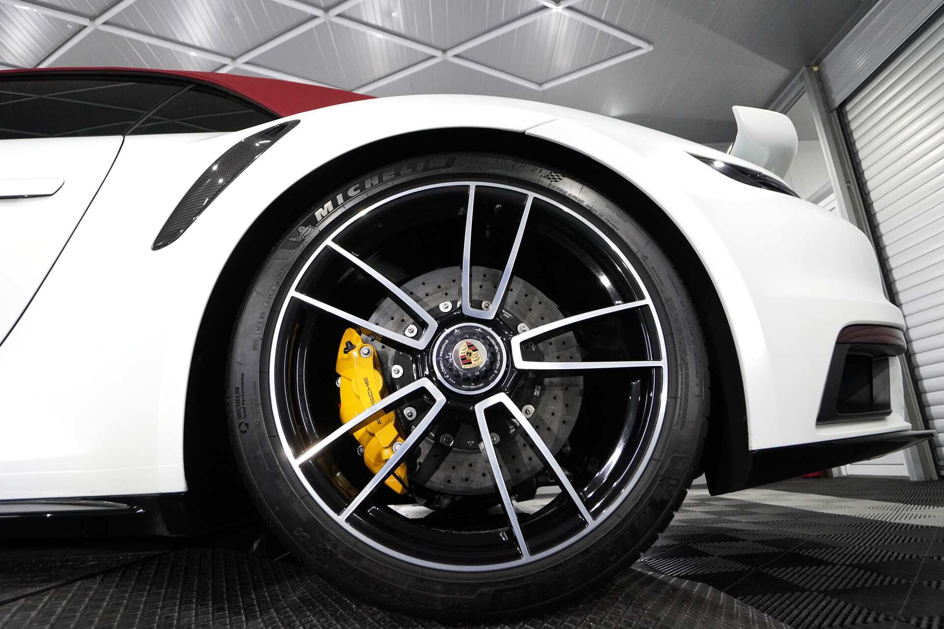 Porsche-911-Turbo-S-15