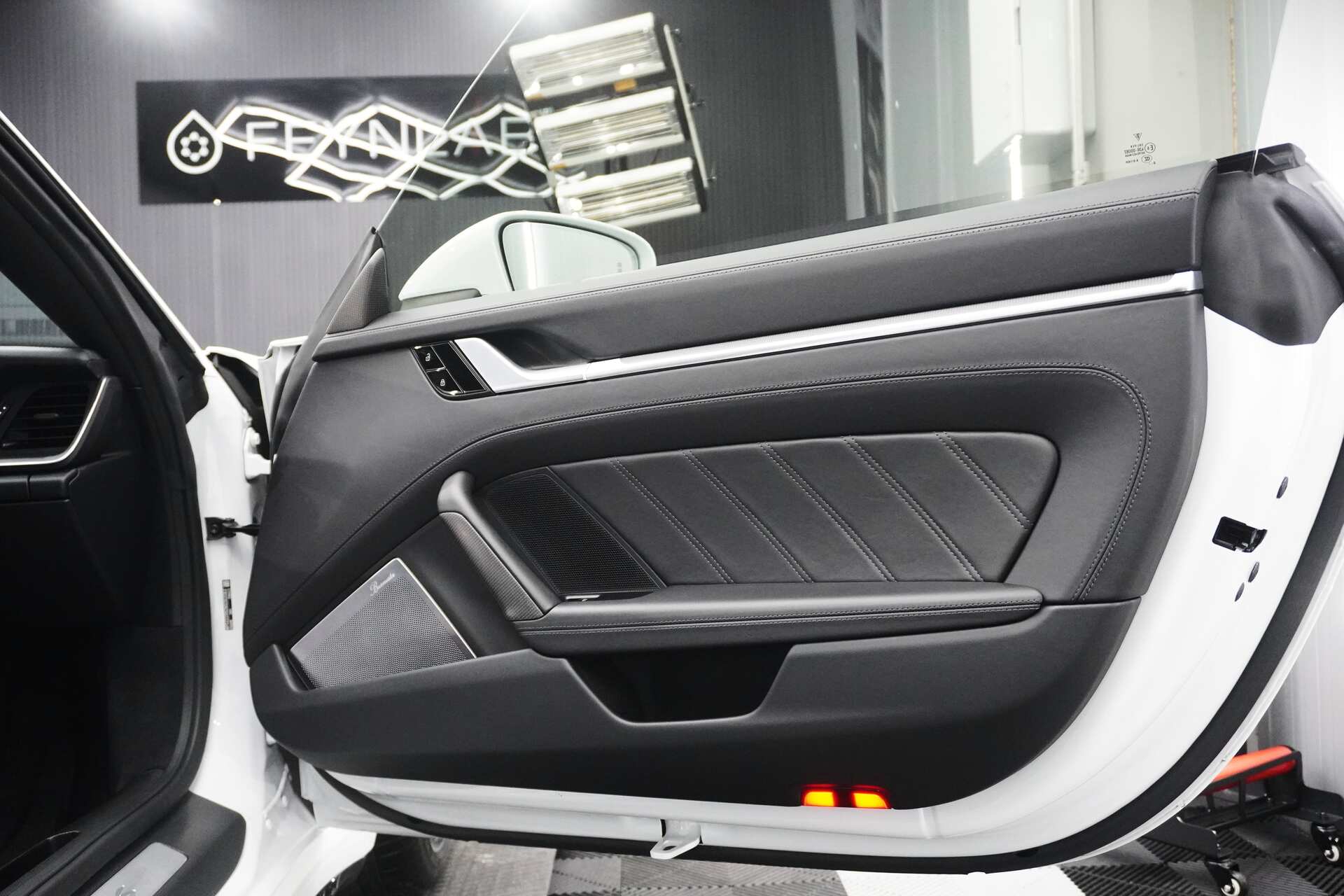 Porsche-911-Turbo-S-22