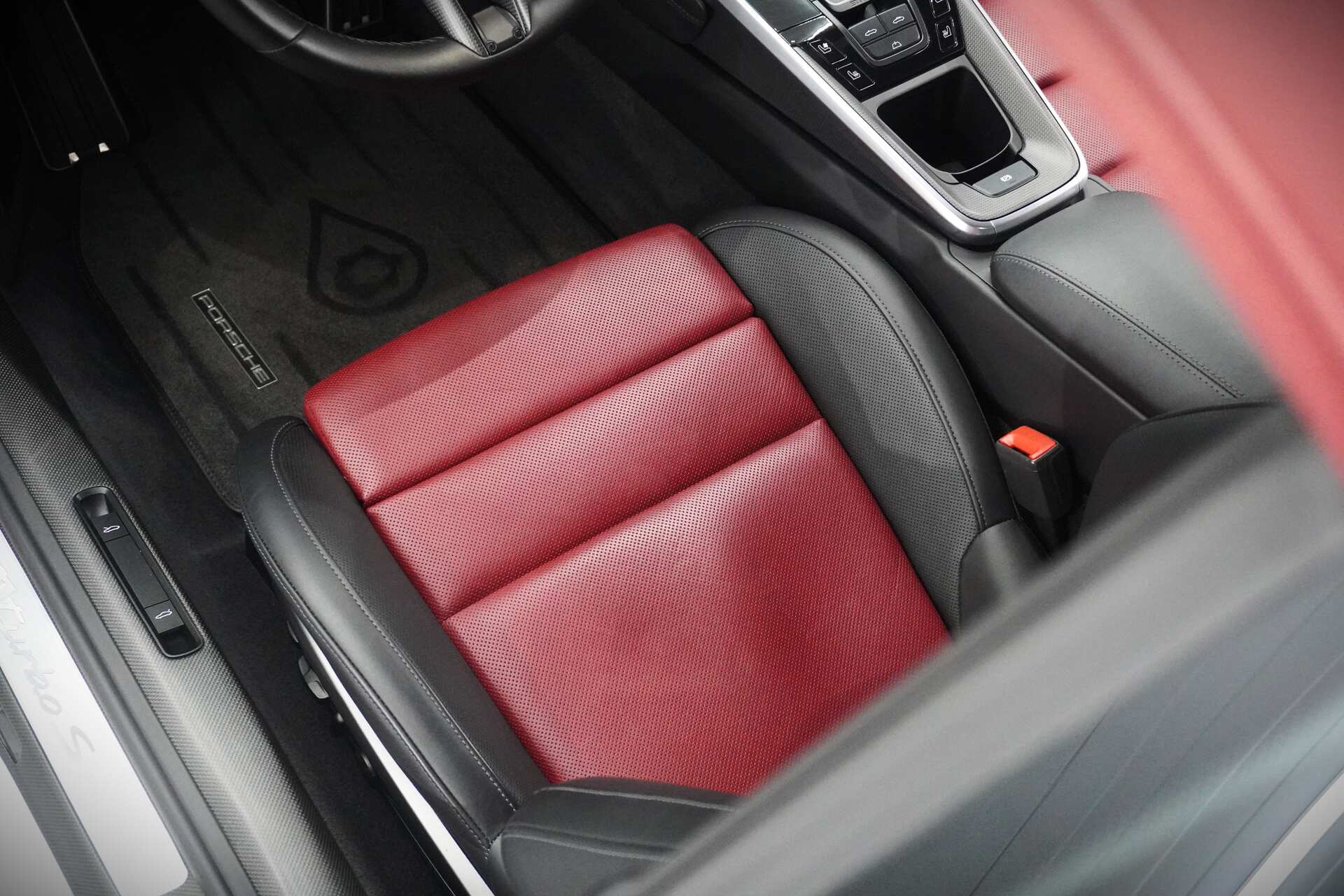 Porsche-911-Turbo-S-23