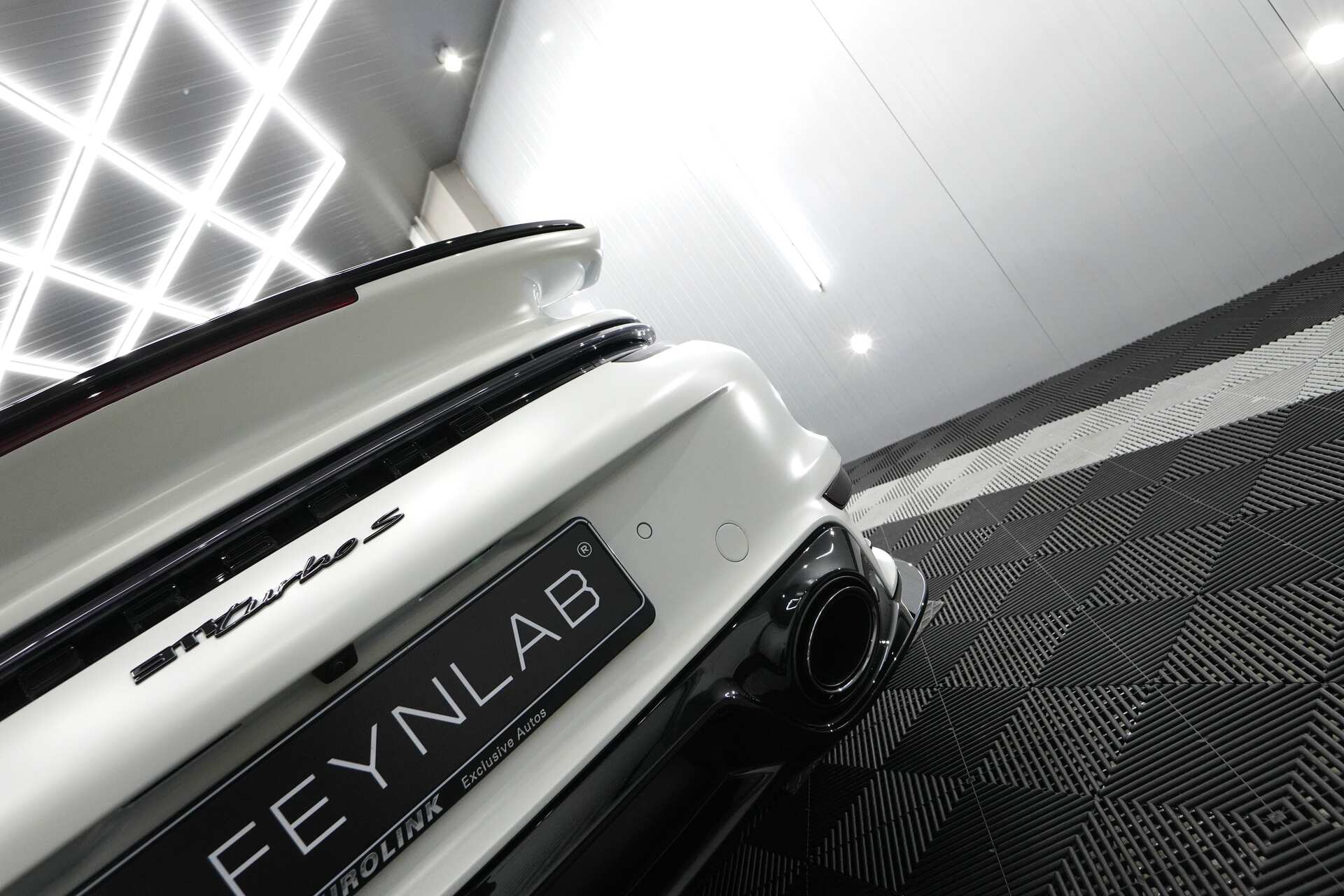 Porsche-911-Turbo-S-6