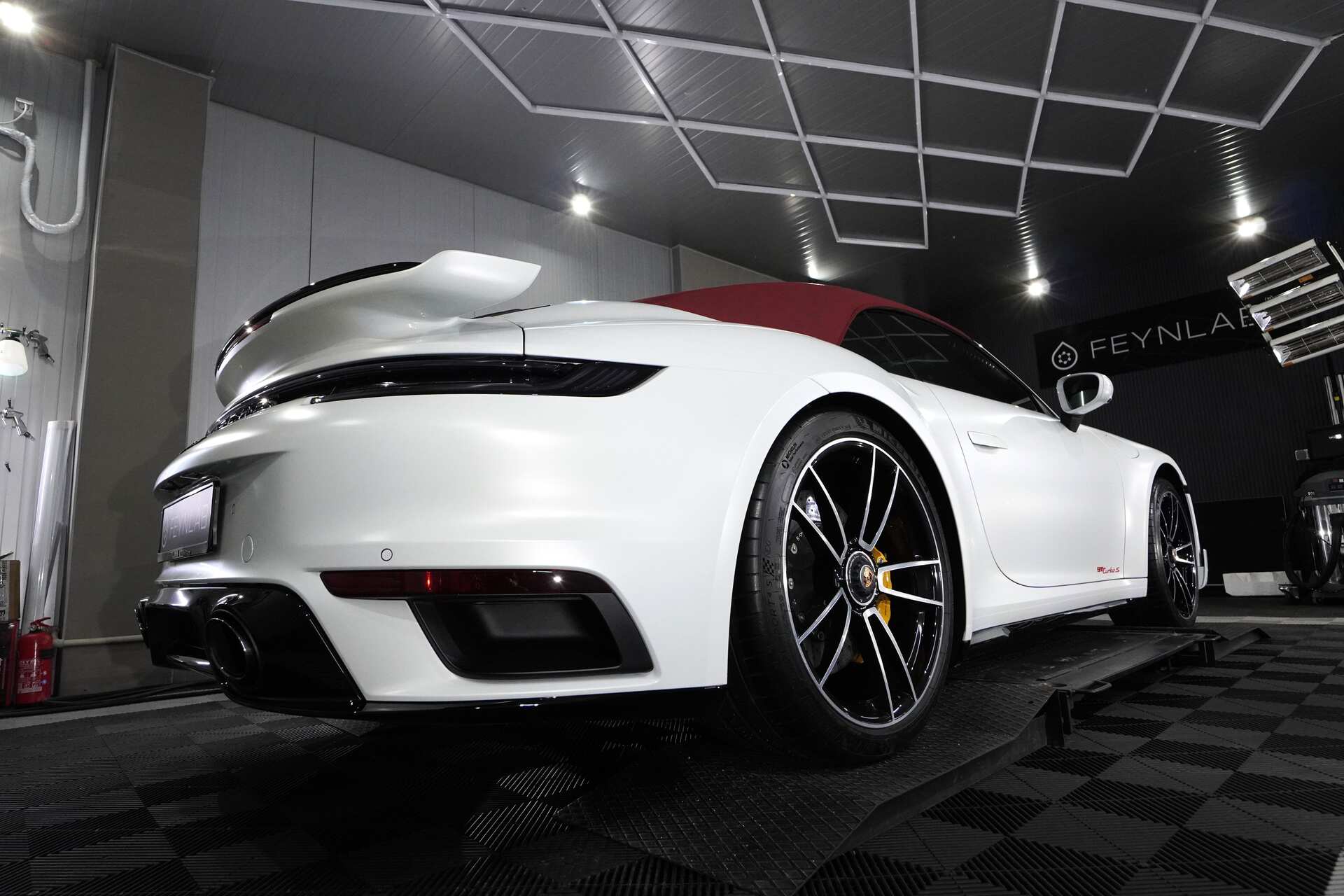 Porsche-911-Turbo-S-7