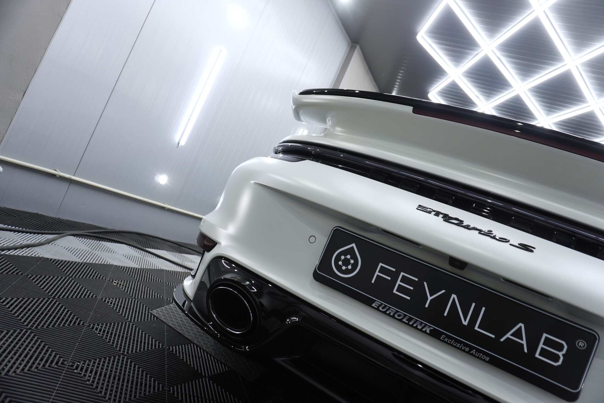 Porsche-911-Turbo-S-8