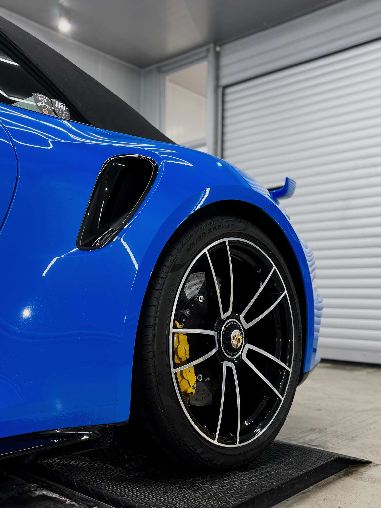 Porsche-911-Turbo-S-Blue-12
