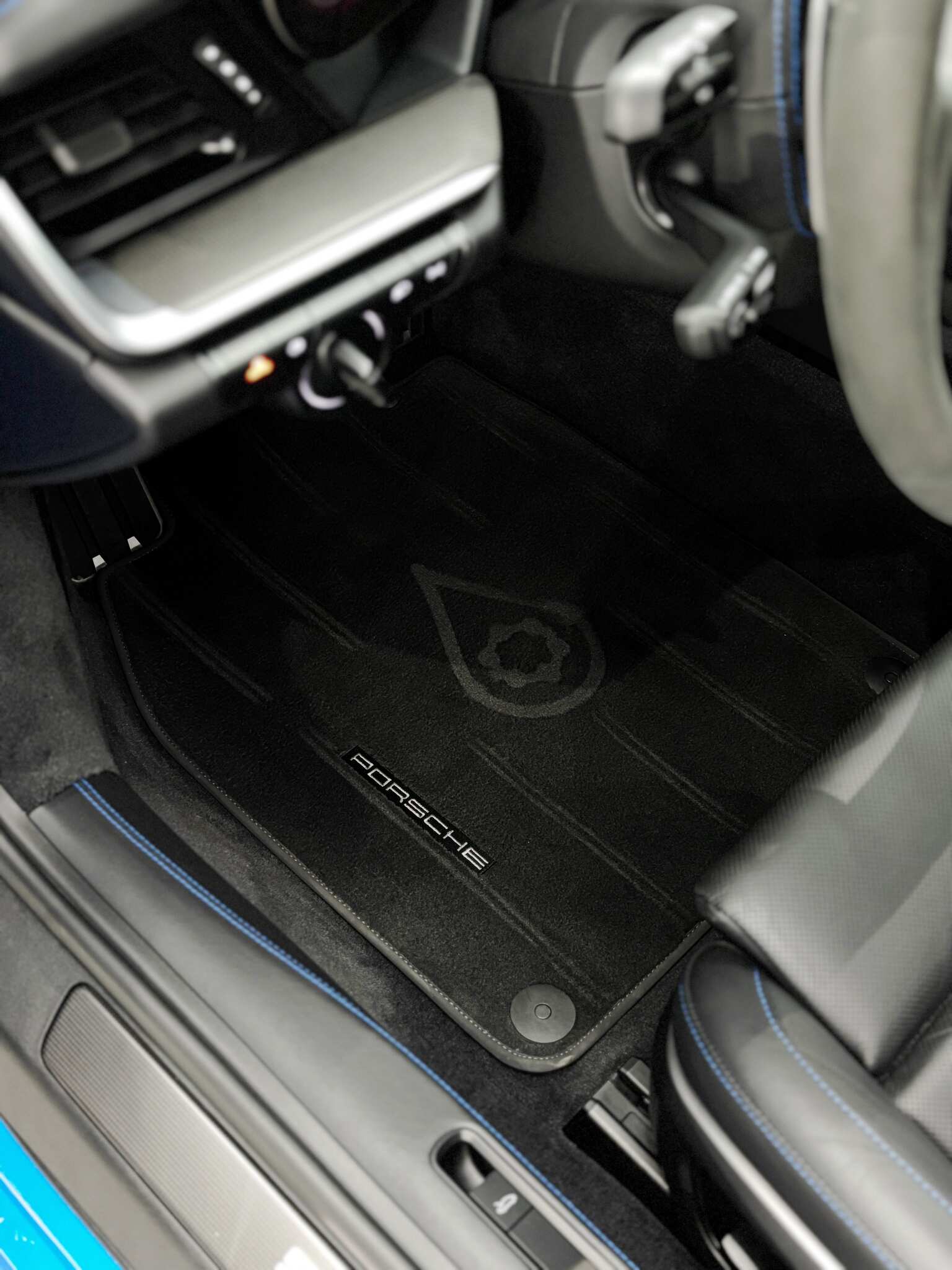 Porsche-911-Turbo-S-Blue-14