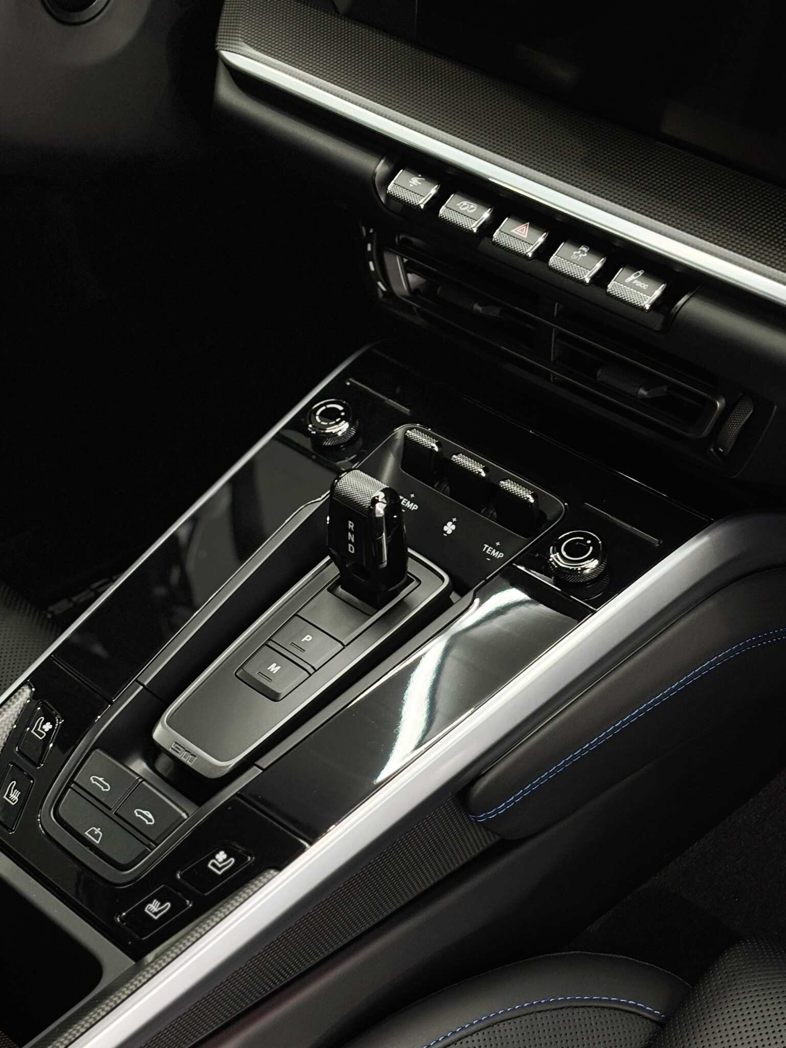 Porsche-911-Turbo-S-Blue-16