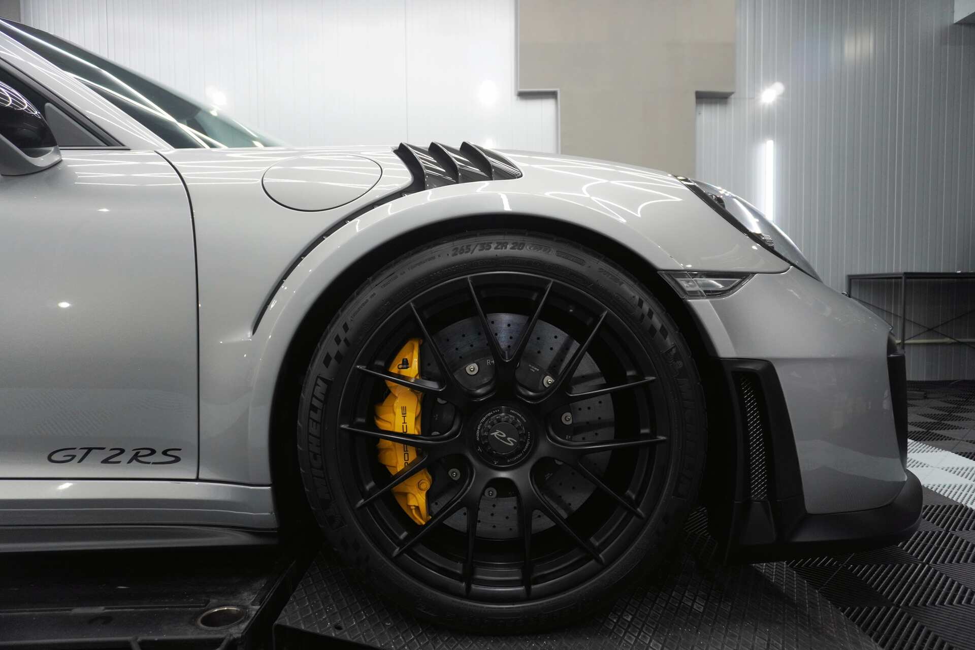 Porsche-GT2-RS-15