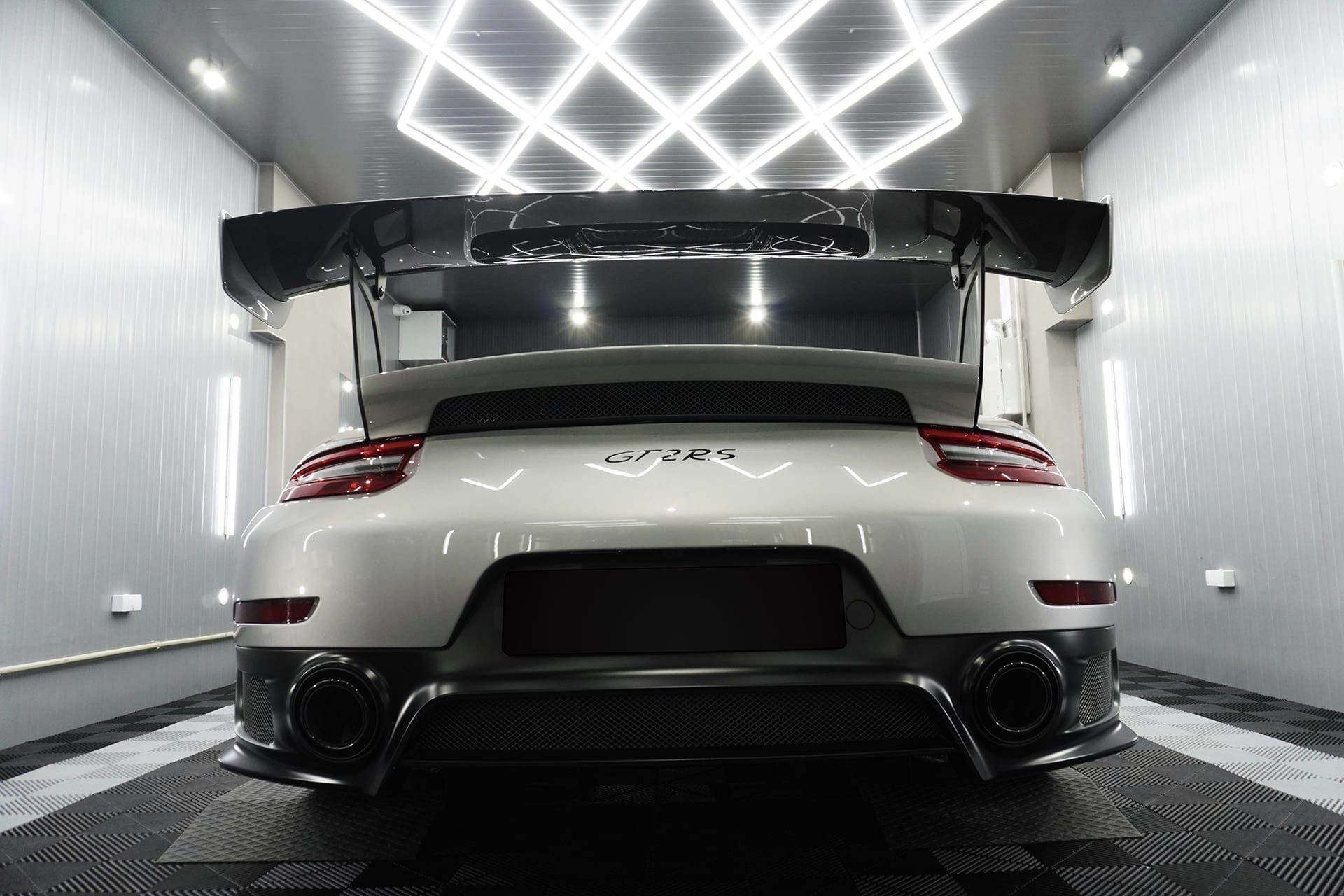 Porsche-GT2-RS-8