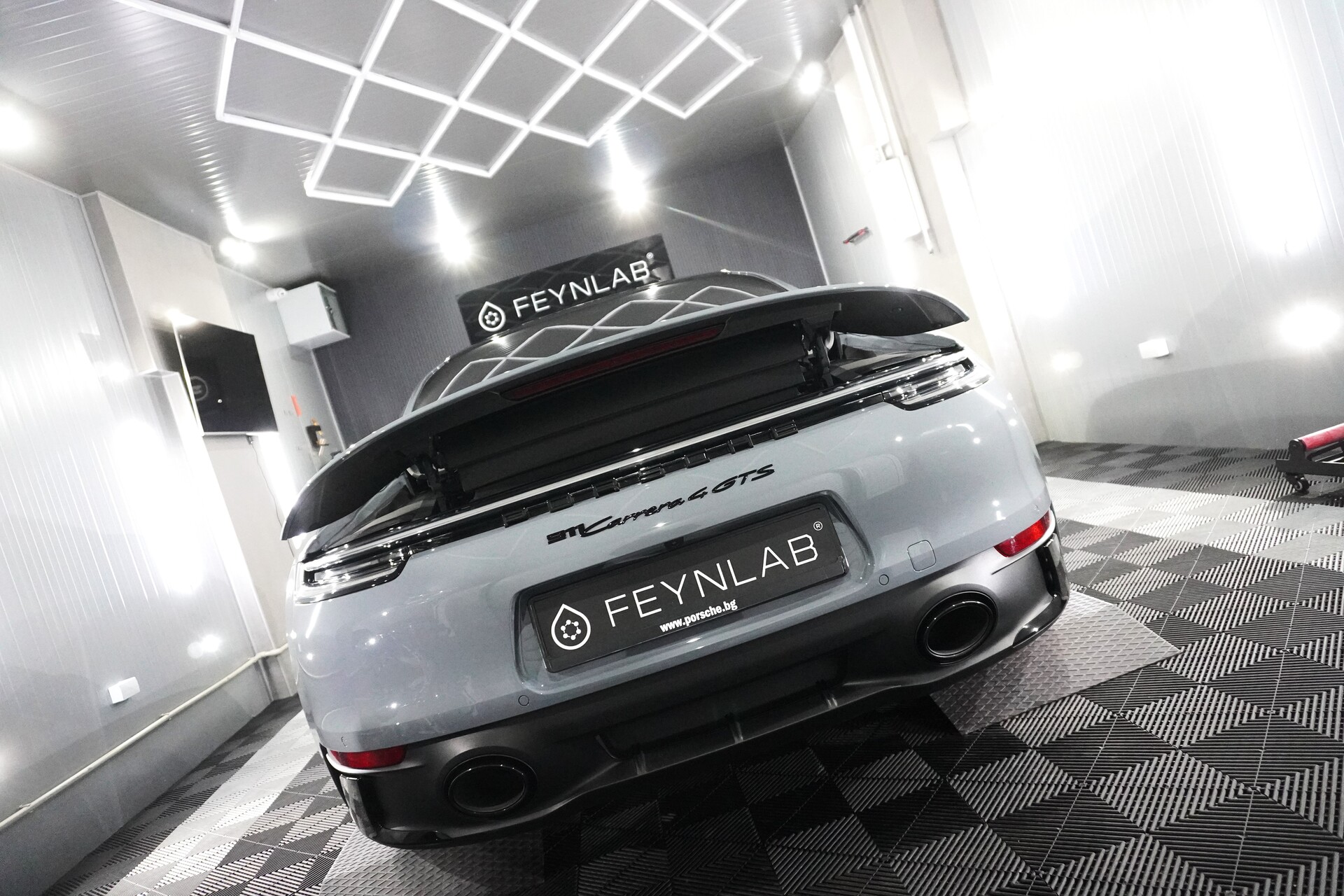Porsche-911-Carrera4-GTS-12