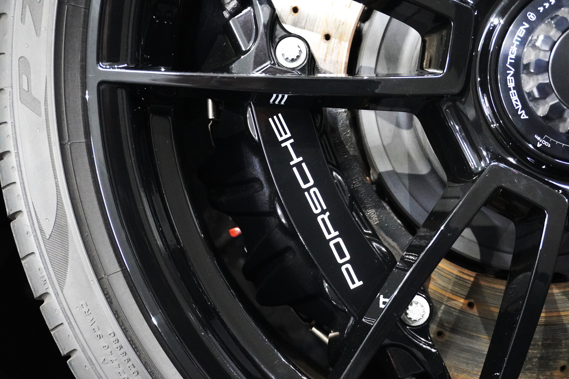 Porsche-911-Carrera4-GTS-13