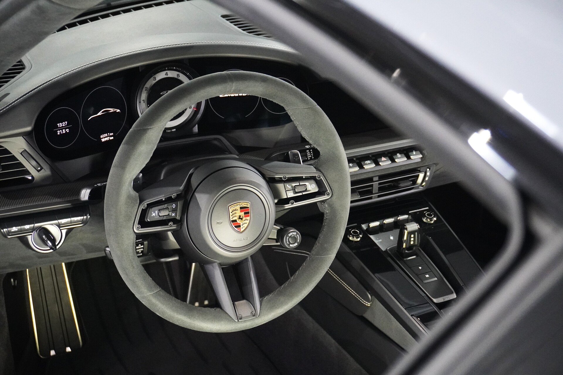 Porsche-911-Carrera4-GTS-18