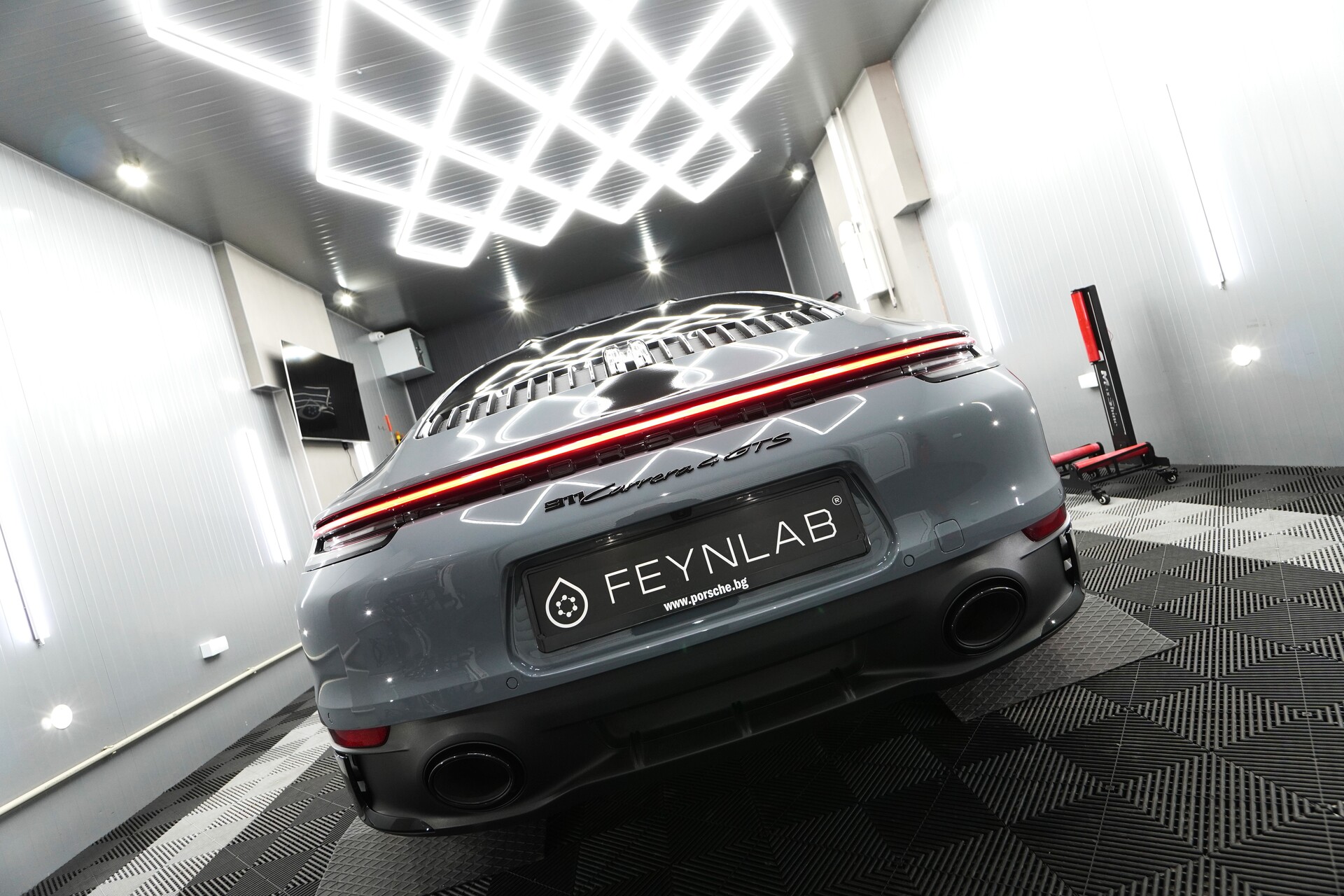 Porsche-911-Carrera4-GTS-2