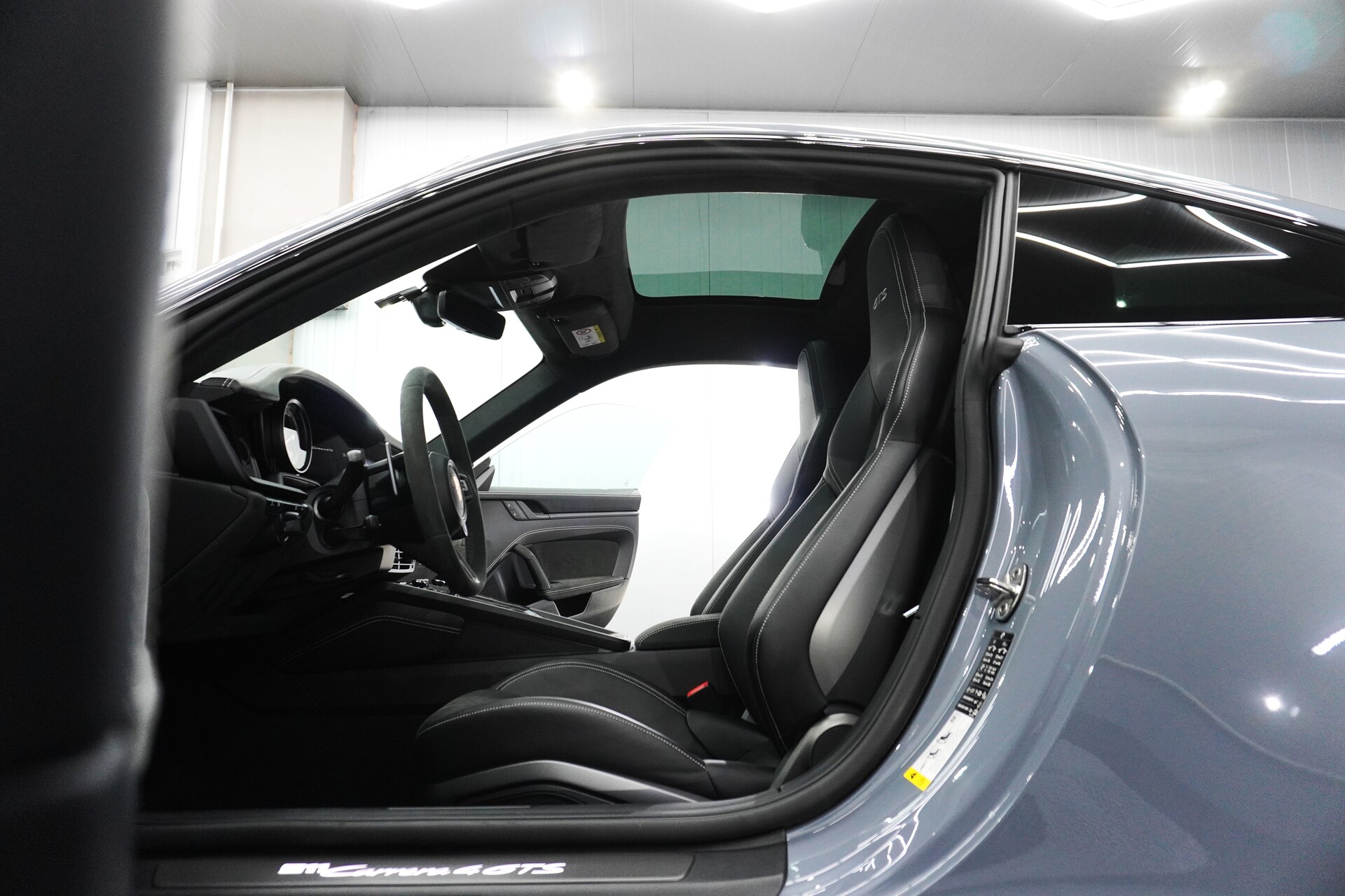 Porsche-911-Carrera4-GTS-27