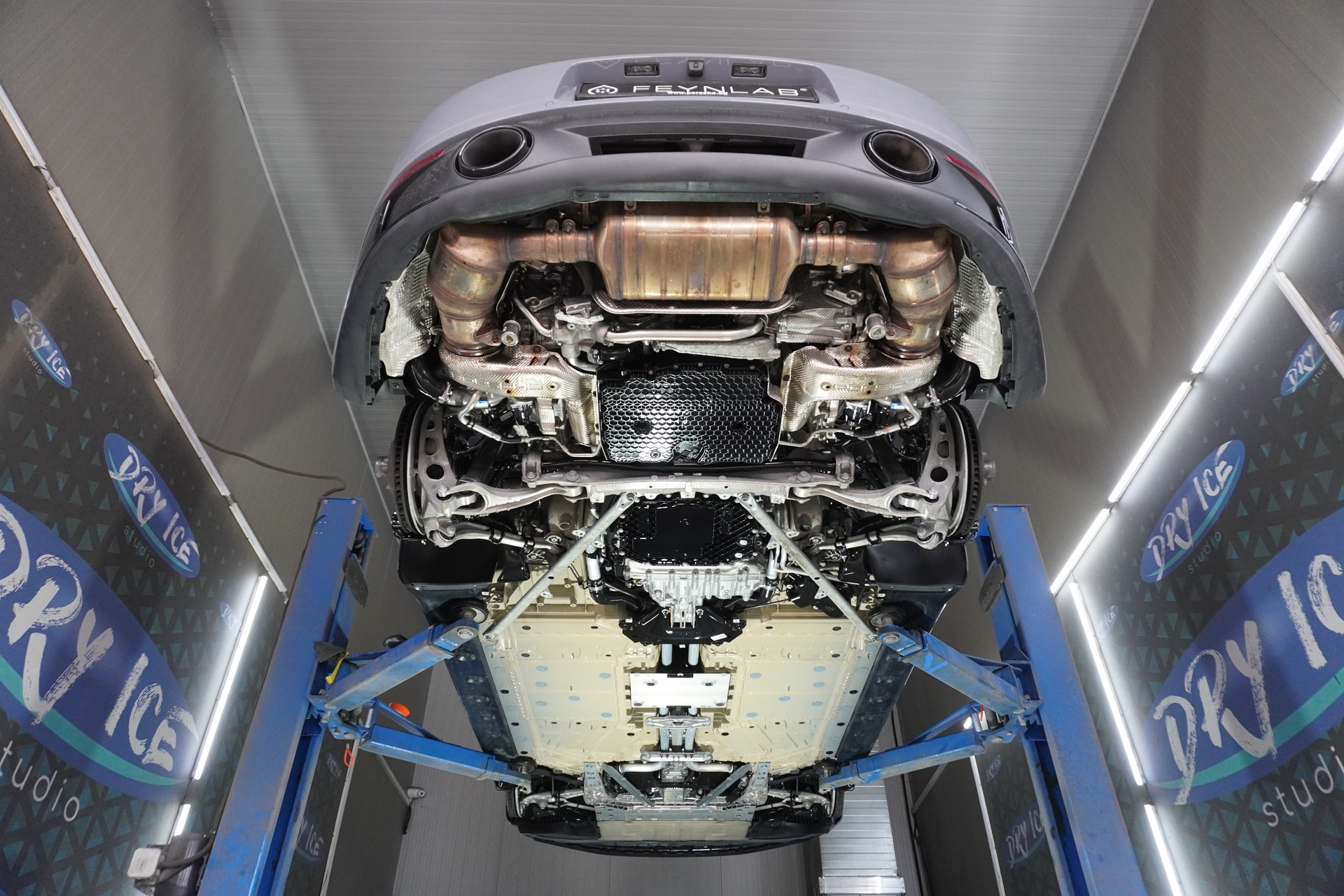 Porsche-911-Carrera4-GTS-28