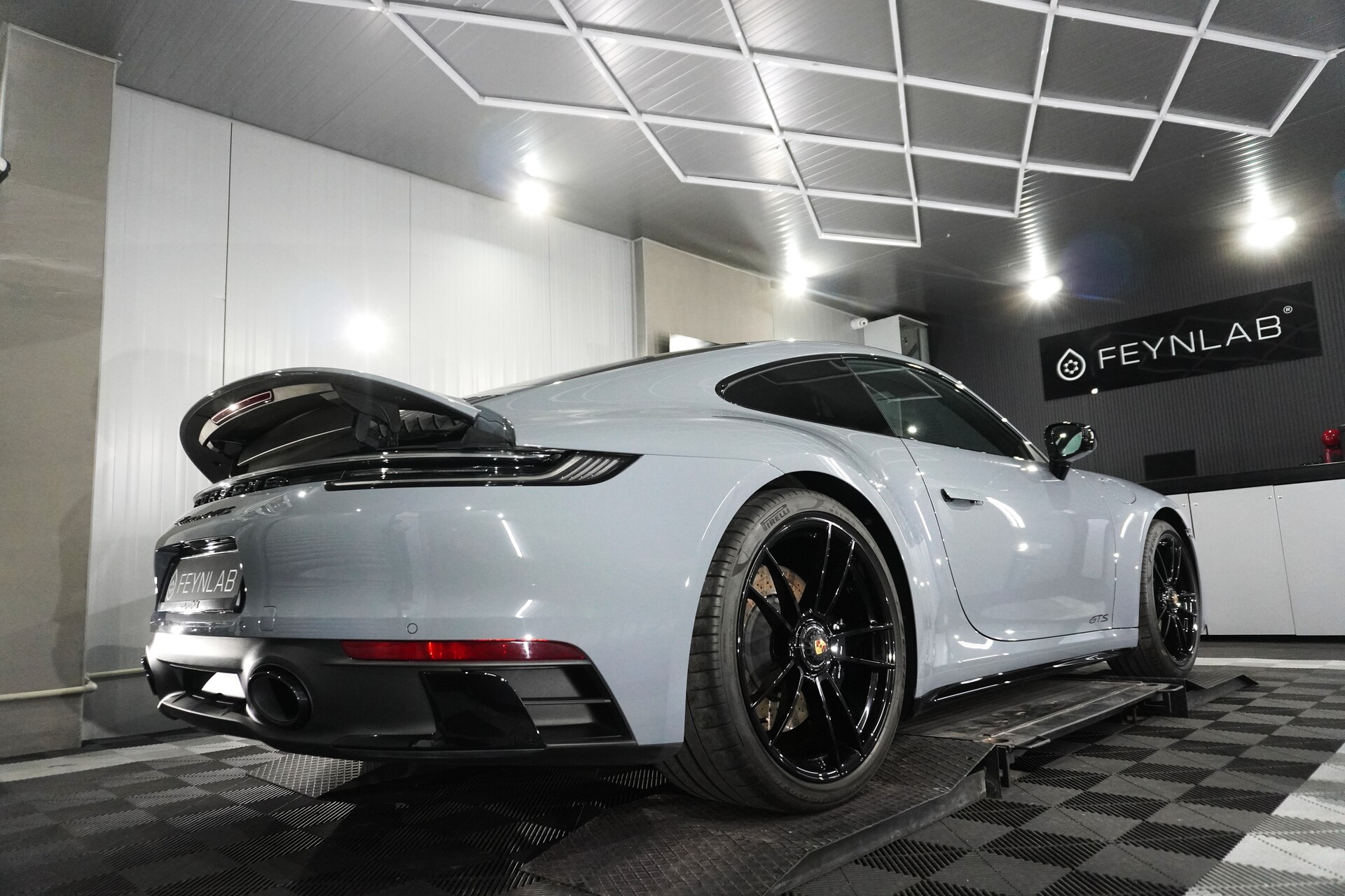 Porsche-911-Carrera4-GTS-3