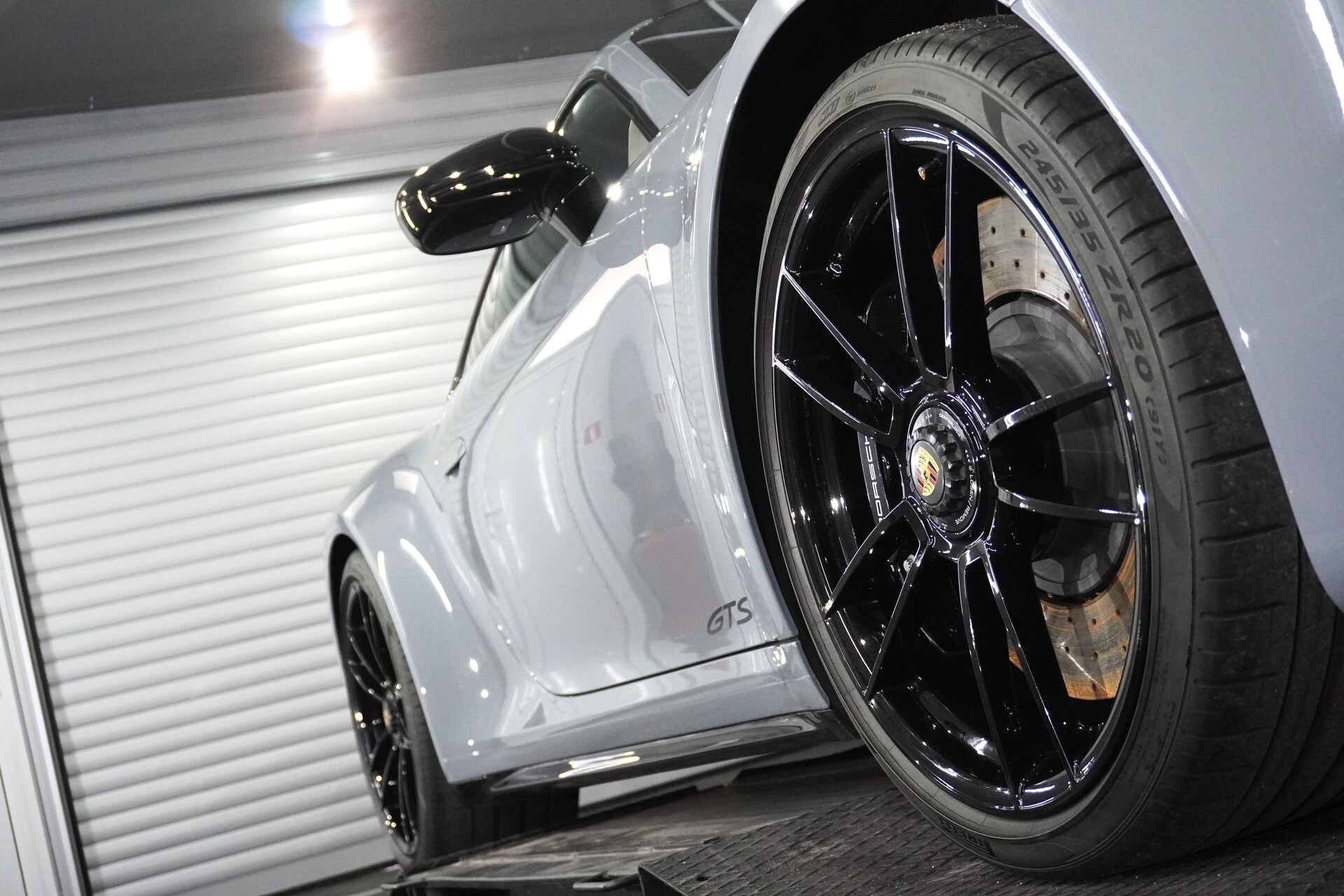 Porsche-911-Carrera4-GTS-4