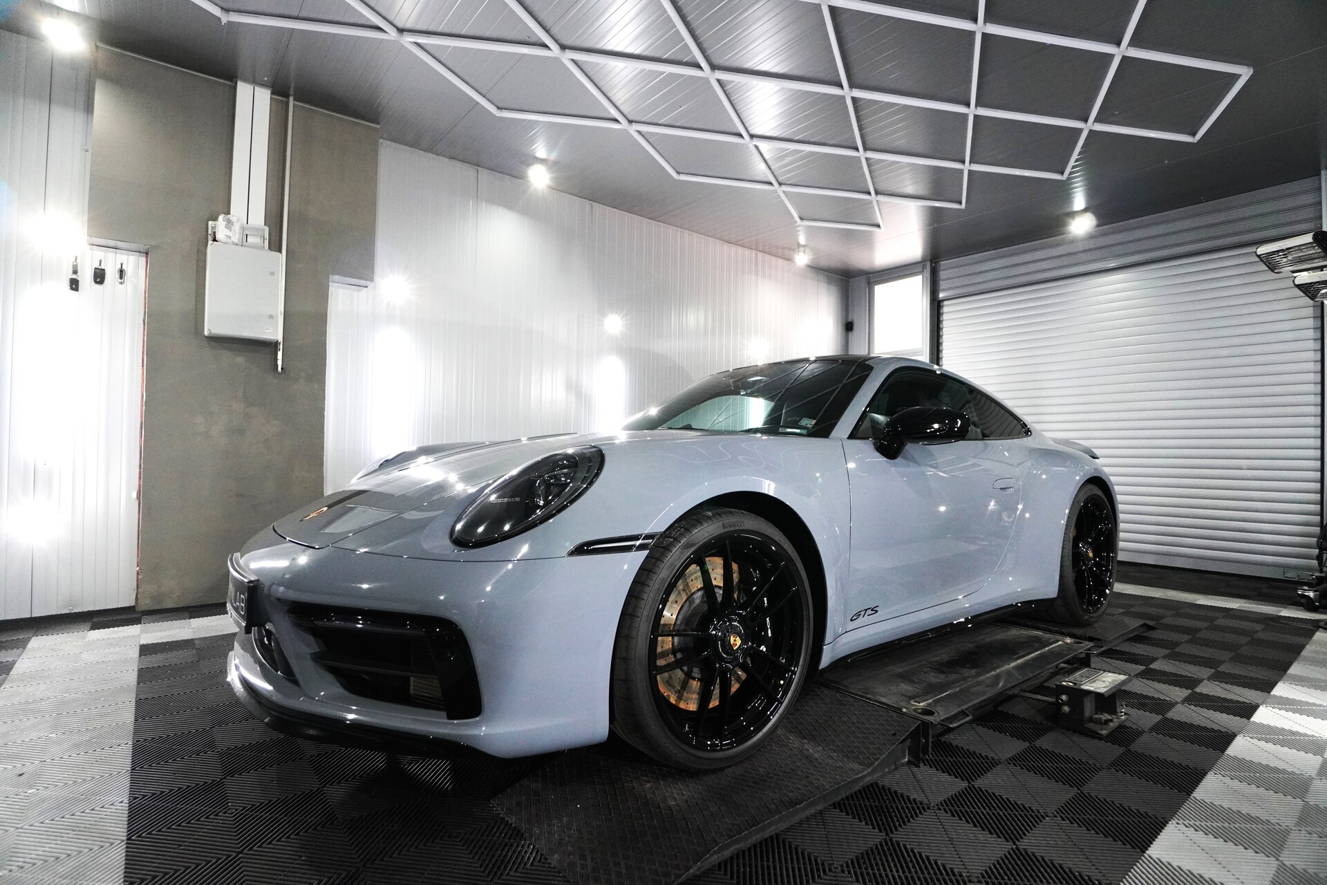 Porsche-911-Carrera4-GTS-6