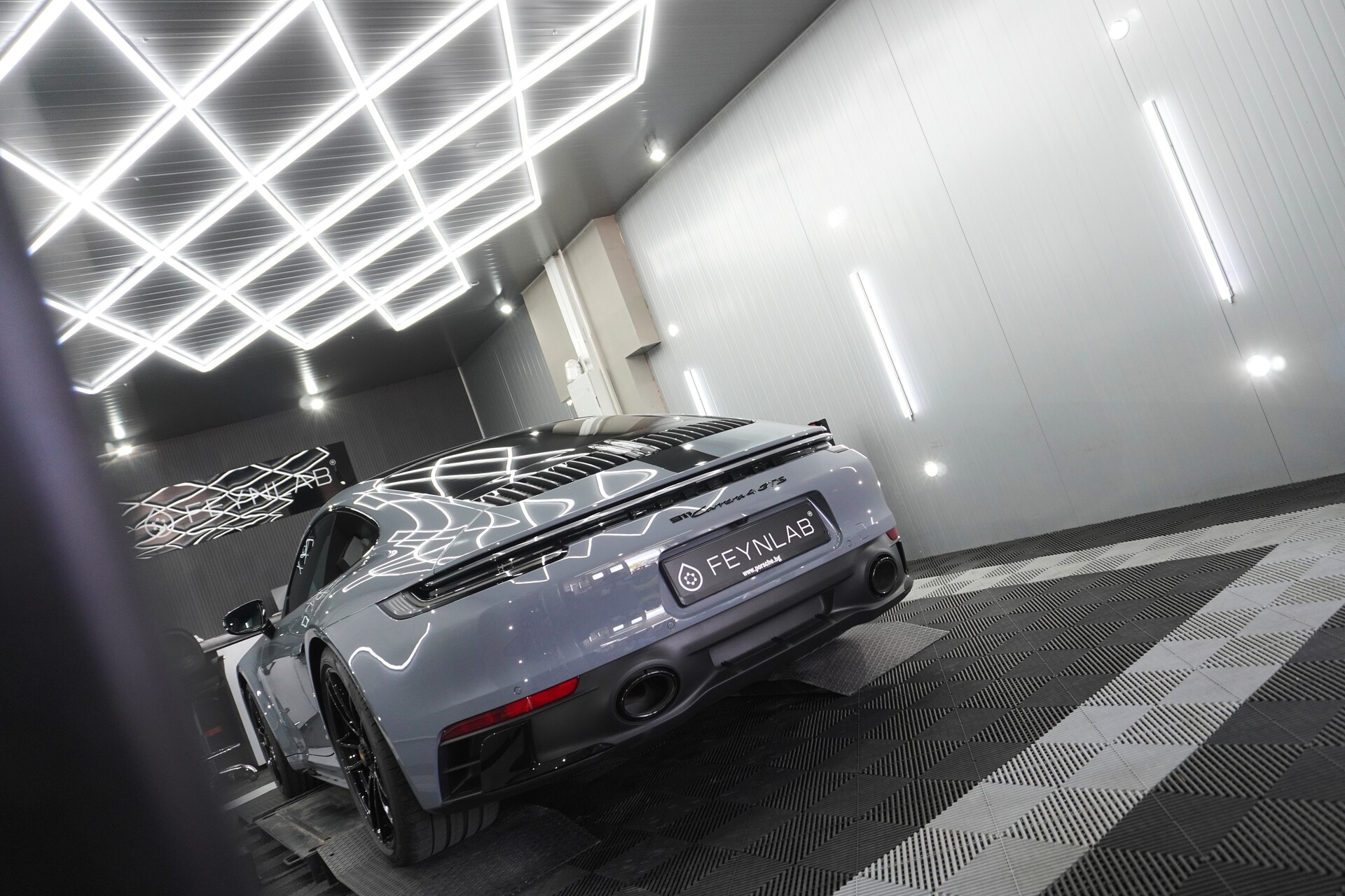Porsche-911-Carrera4-GTS-7