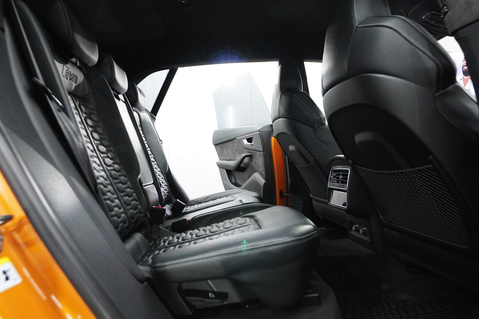 Audi-RSQ8-11