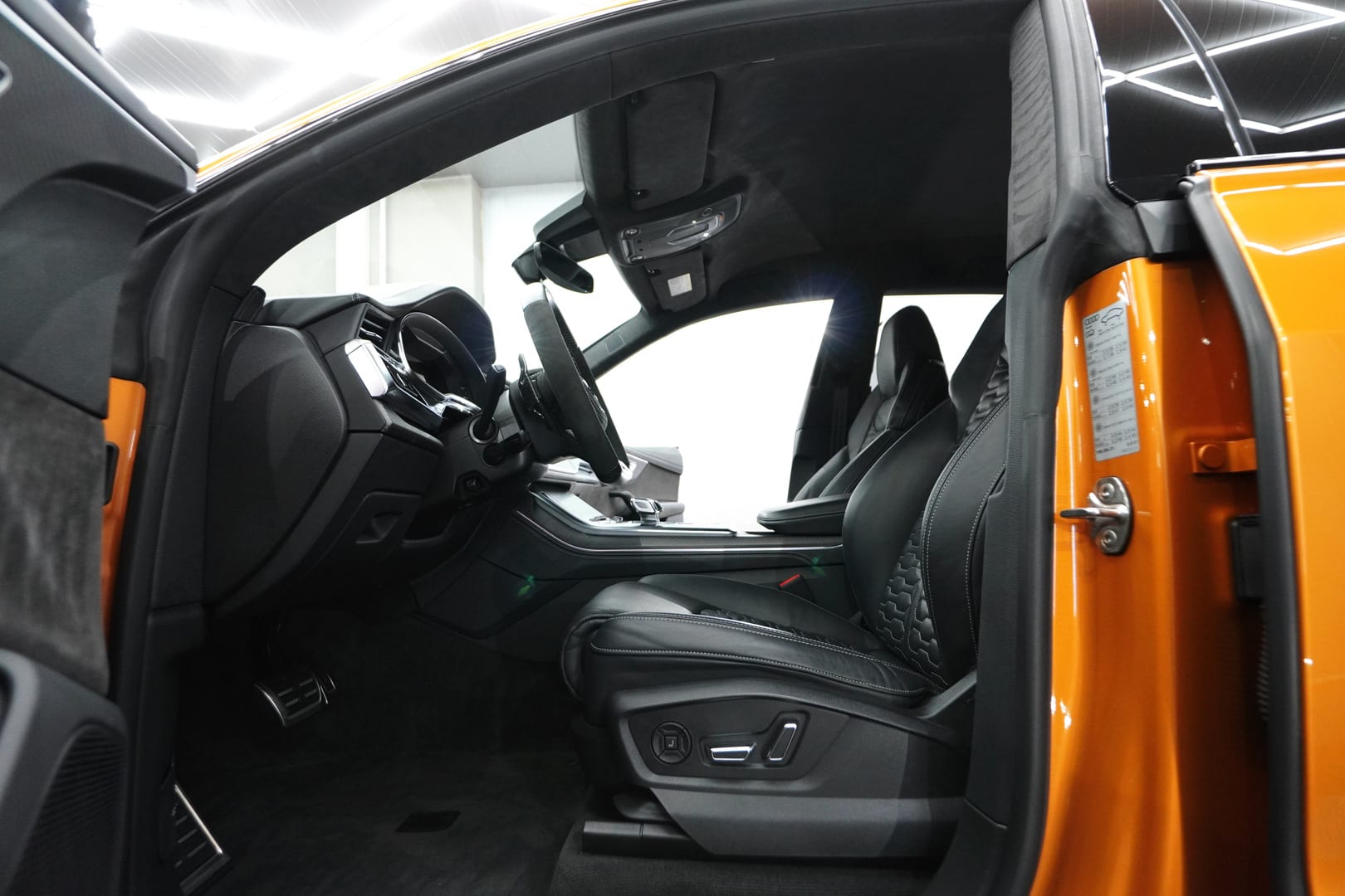 Audi-RSQ8-4