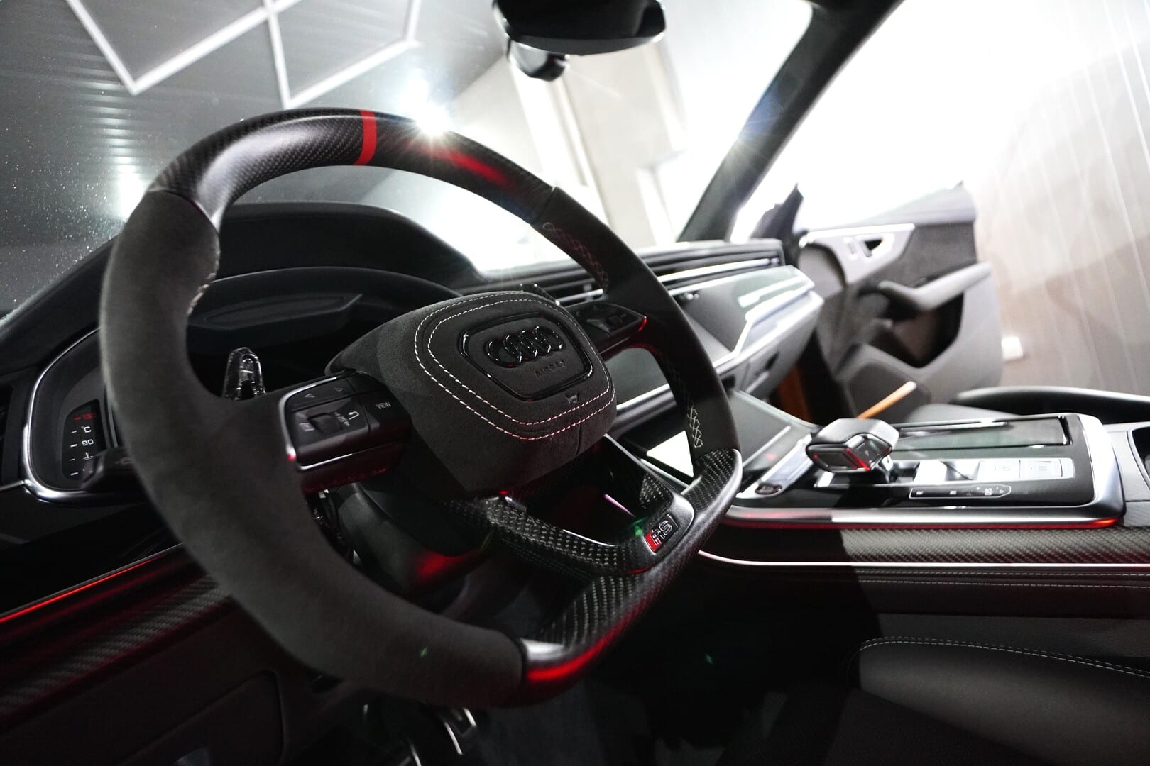 Audi-RSQ8-5