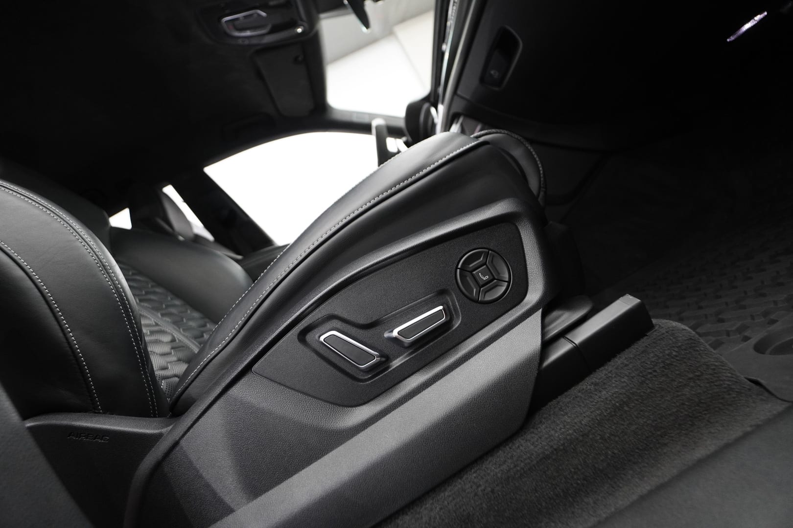 Audi-RSQ8-9