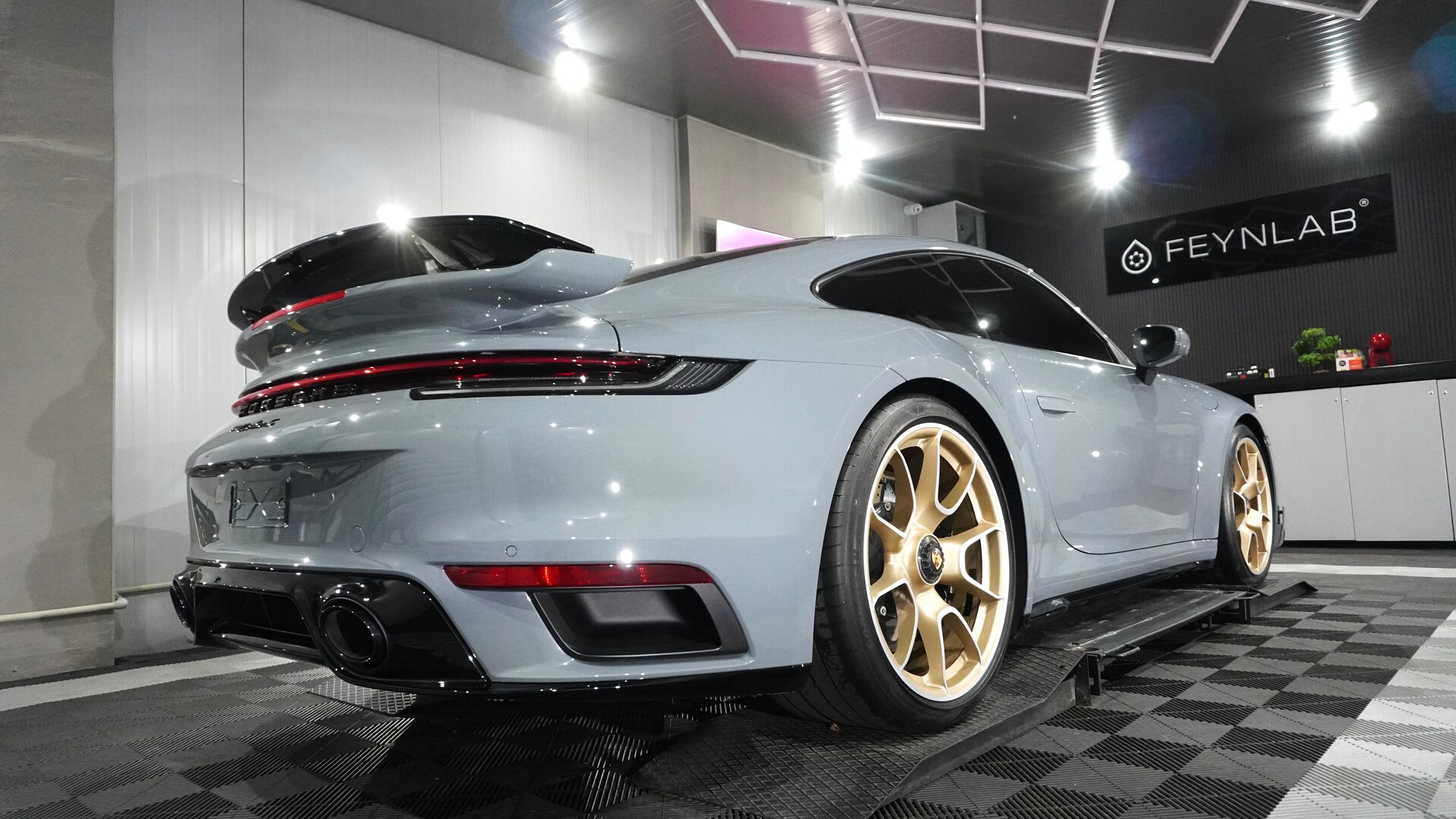 Porsche-911-Turbo-S-12