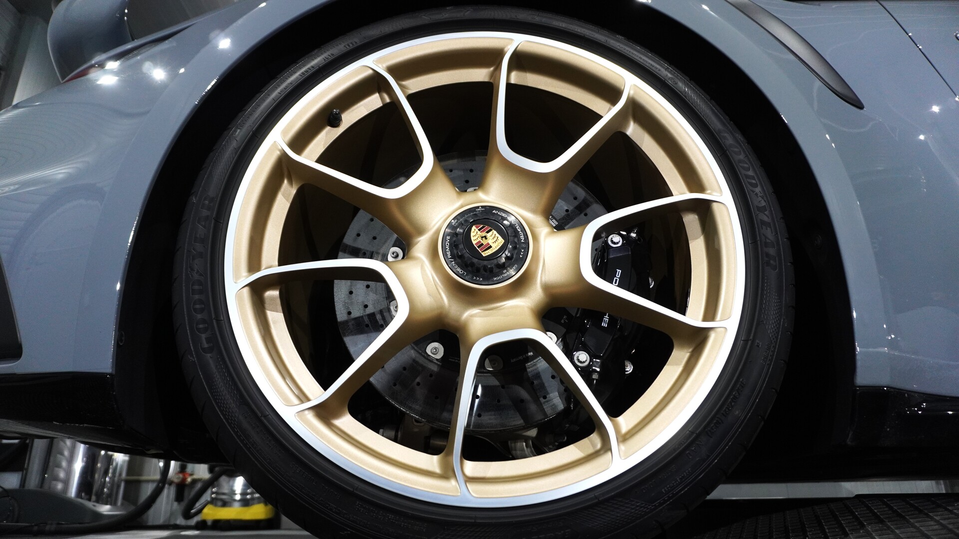 Porsche-911-Turbo-S-13