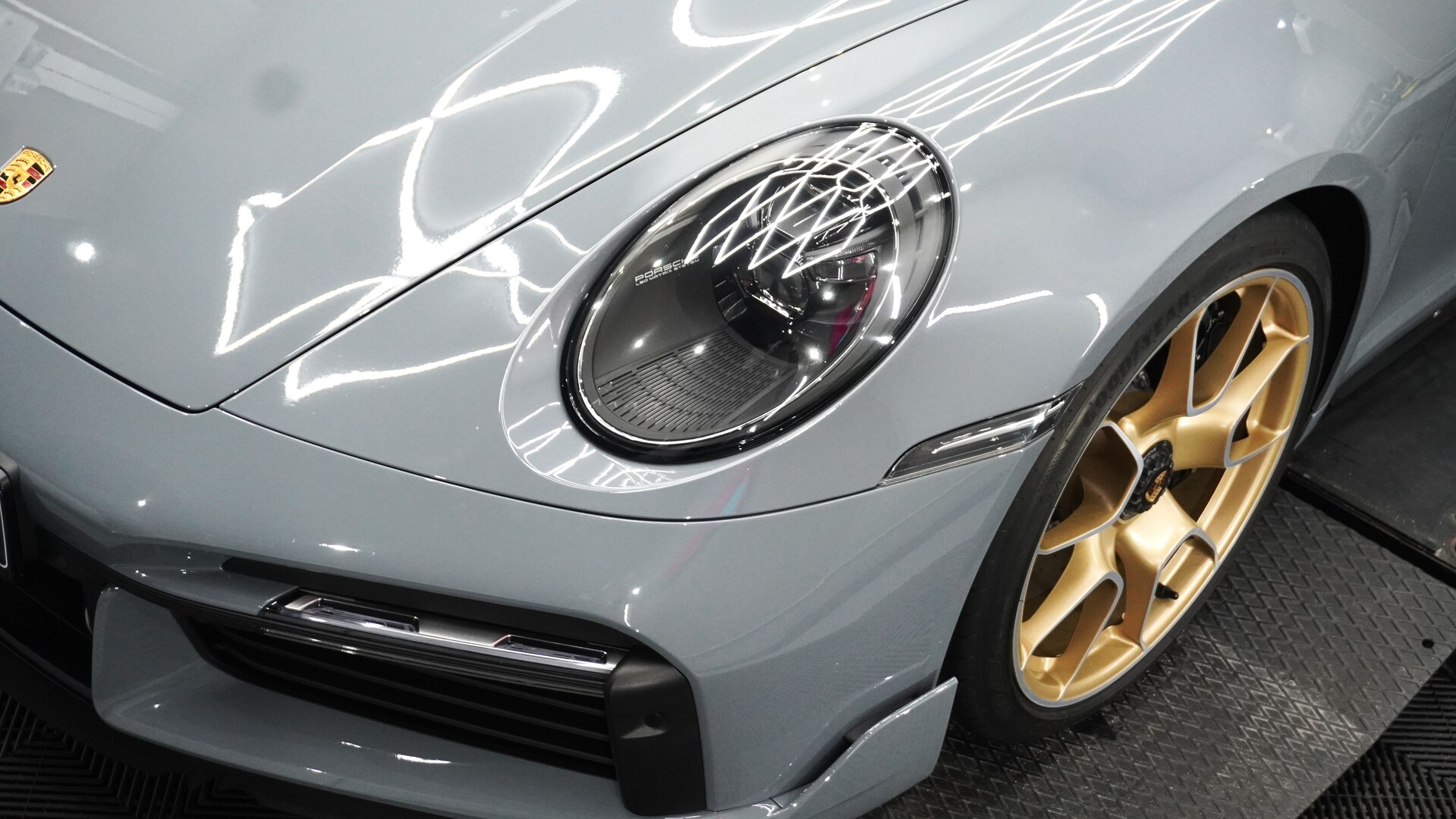 Porsche-911-Turbo-S-15