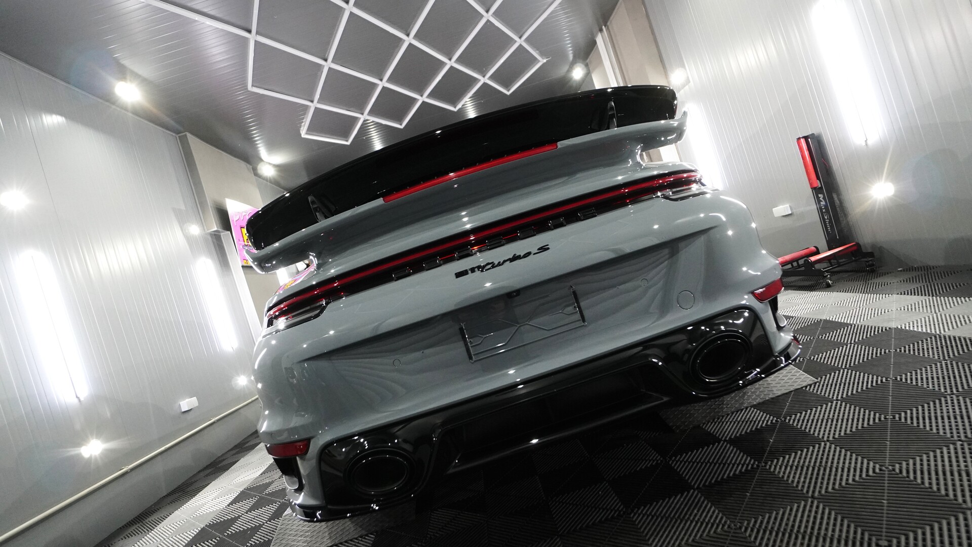 Porsche-911-Turbo-S-17