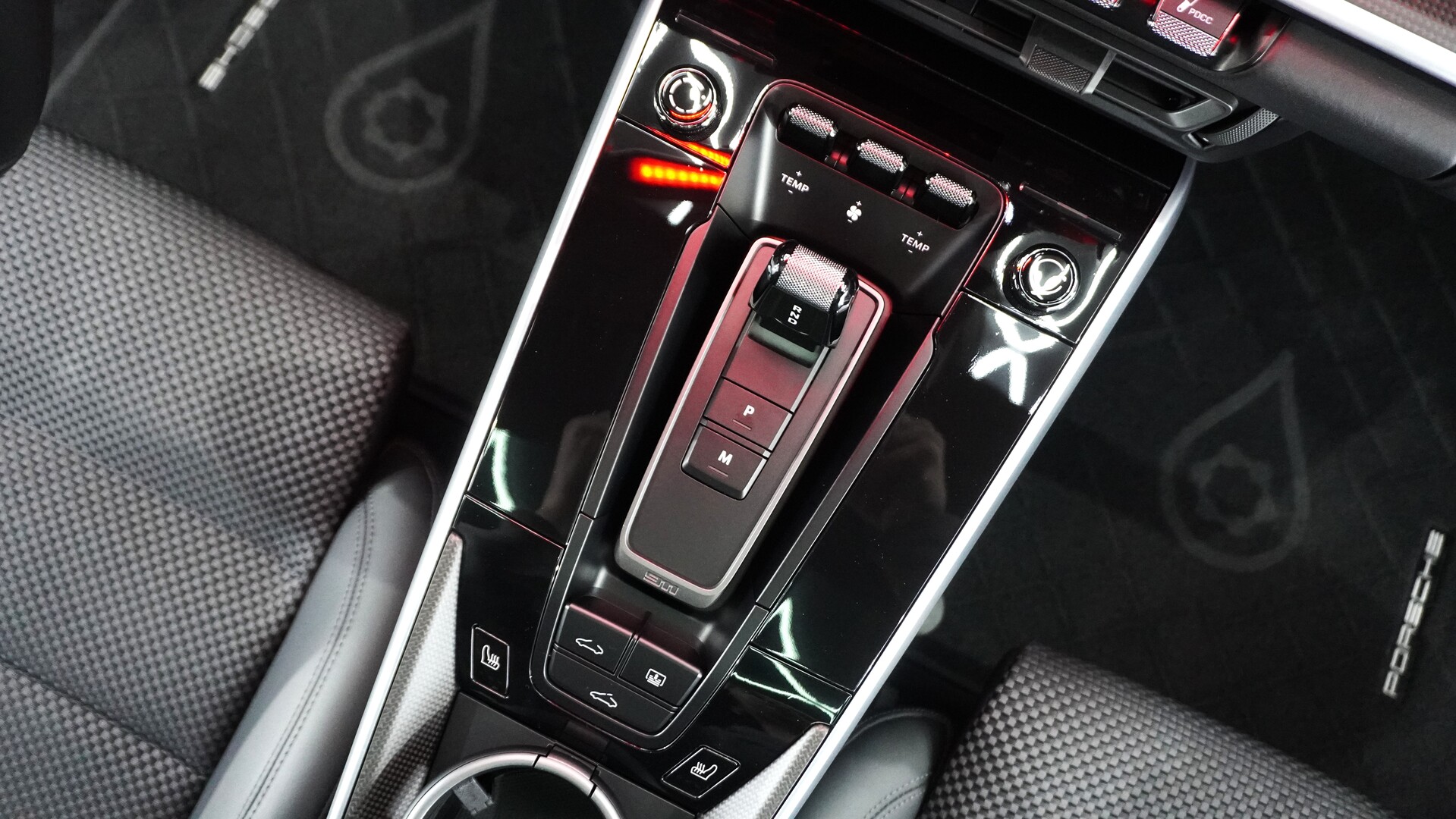 Porsche-911-Turbo-S-24