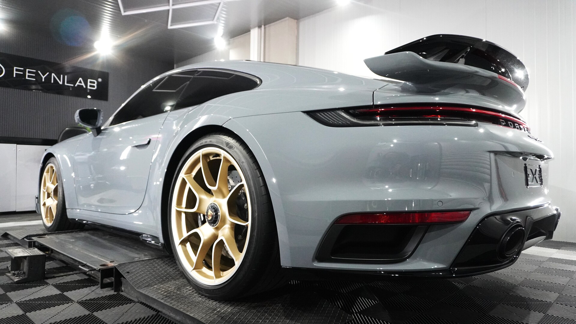 Porsche-911-Turbo-S-3
